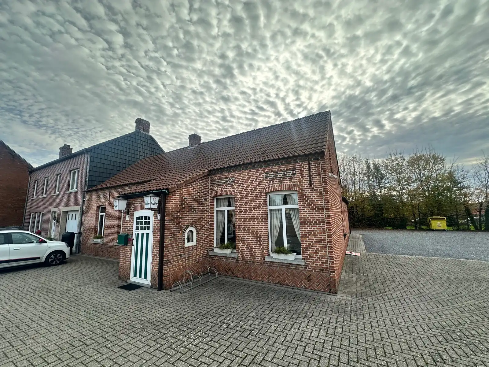 Veelzijdig horecapand met terras en privéparking foto 2