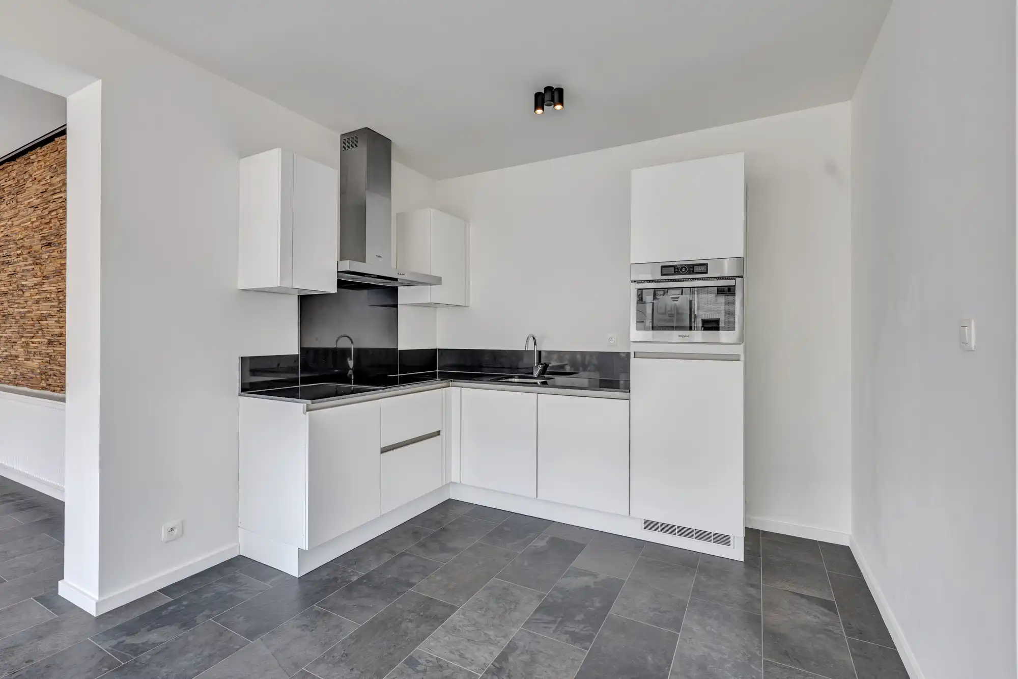 Volledig gerenoveerd appartement met 2 slpks en ruim terras foto 5