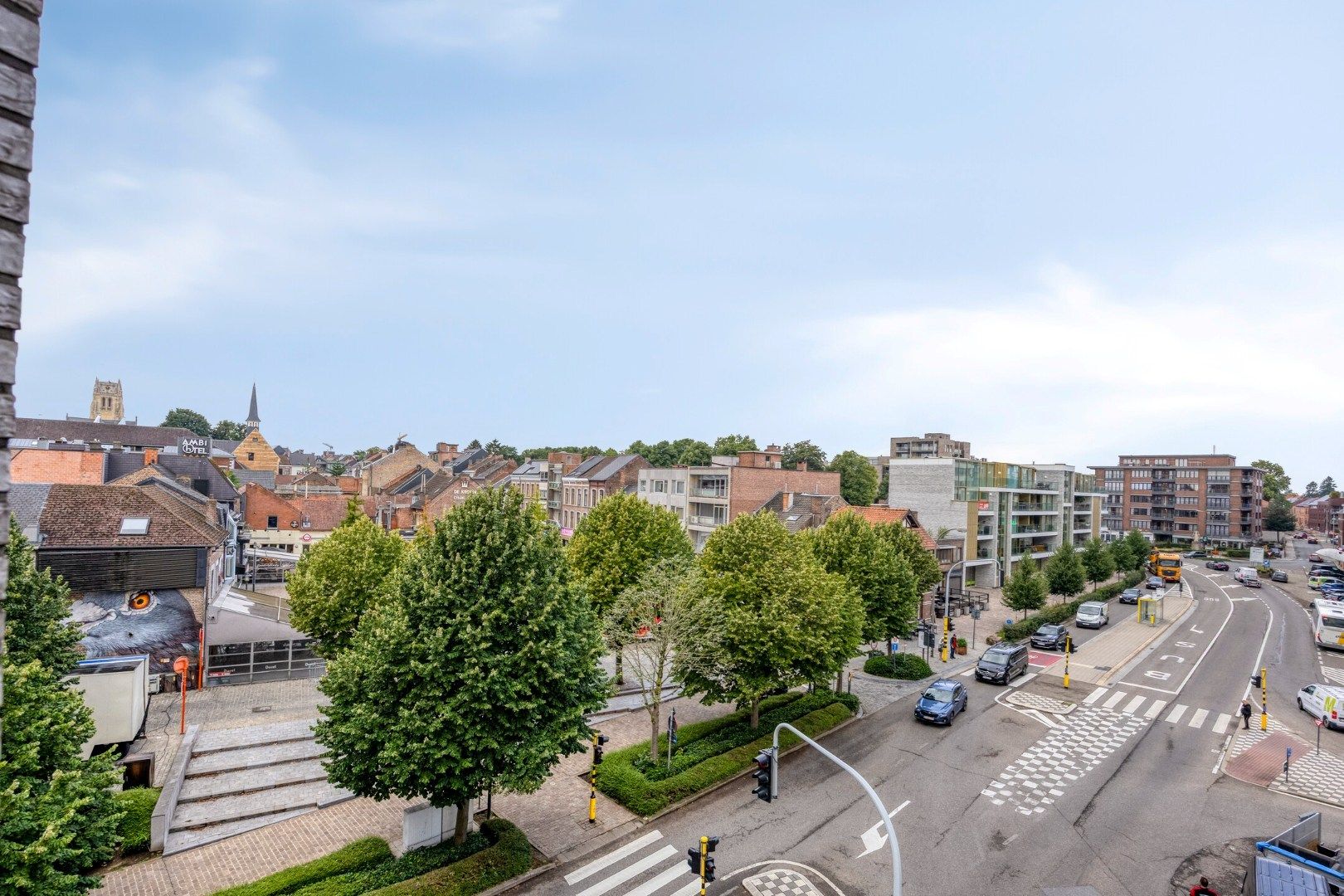 Ruim appartement met 3 slaapkamers en prachtig zicht over de stad foto 3