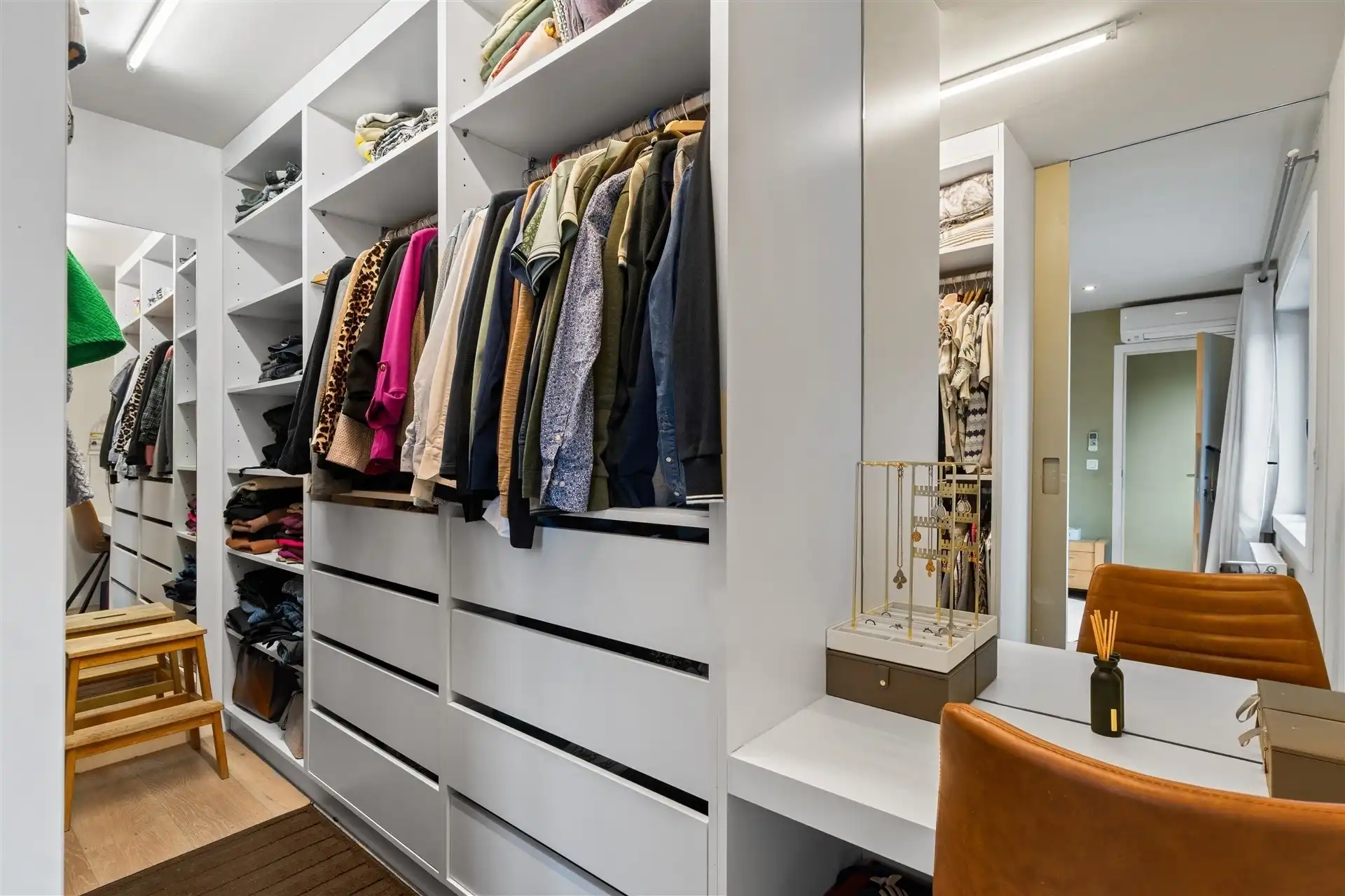 Instapklare, moderne, zeer ruime halfopen bebouwing nabij centrum Berlare foto 13