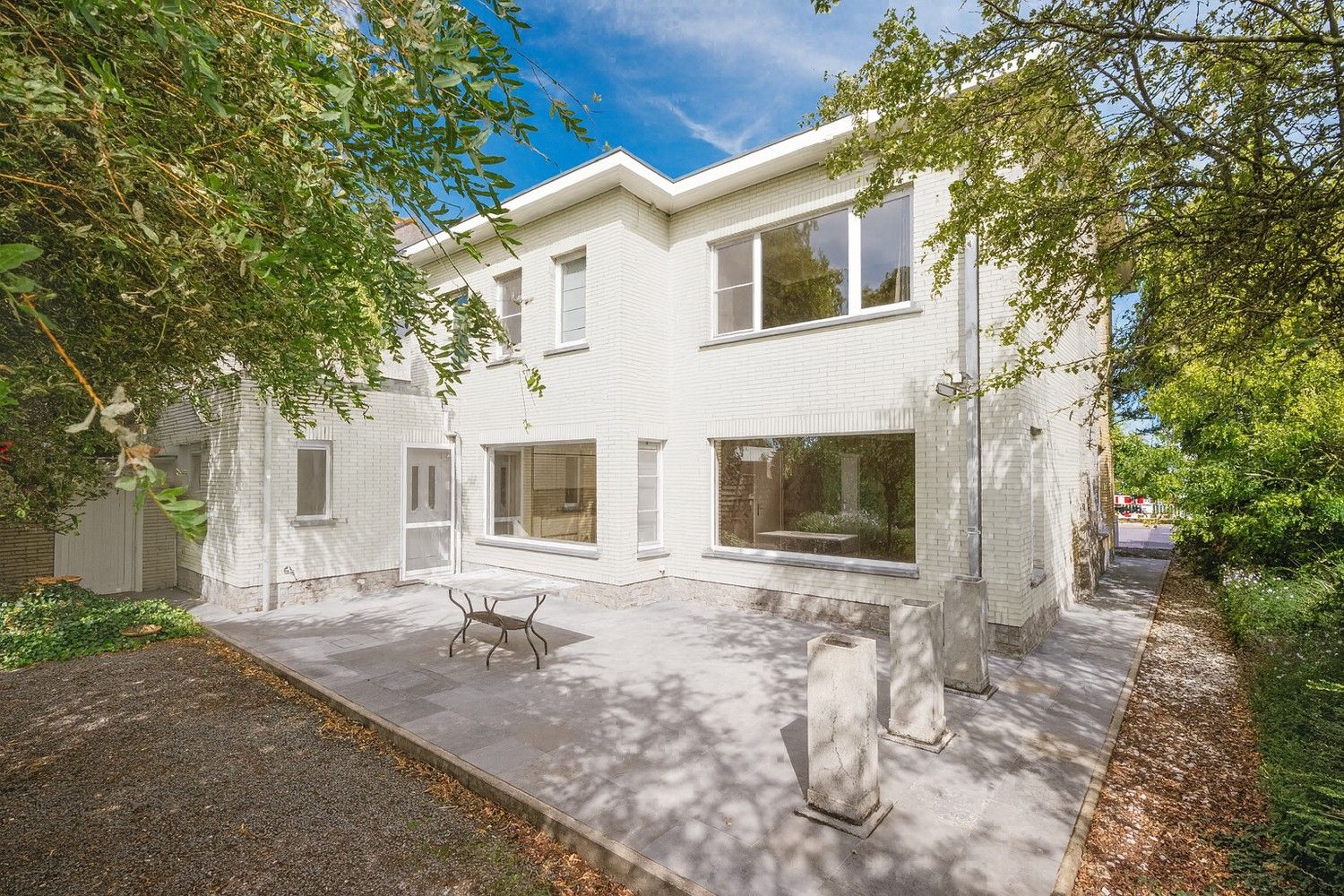 Ruime halfopen bebouwing met 5 slpks op strategische locatie in Zomergem foto 3