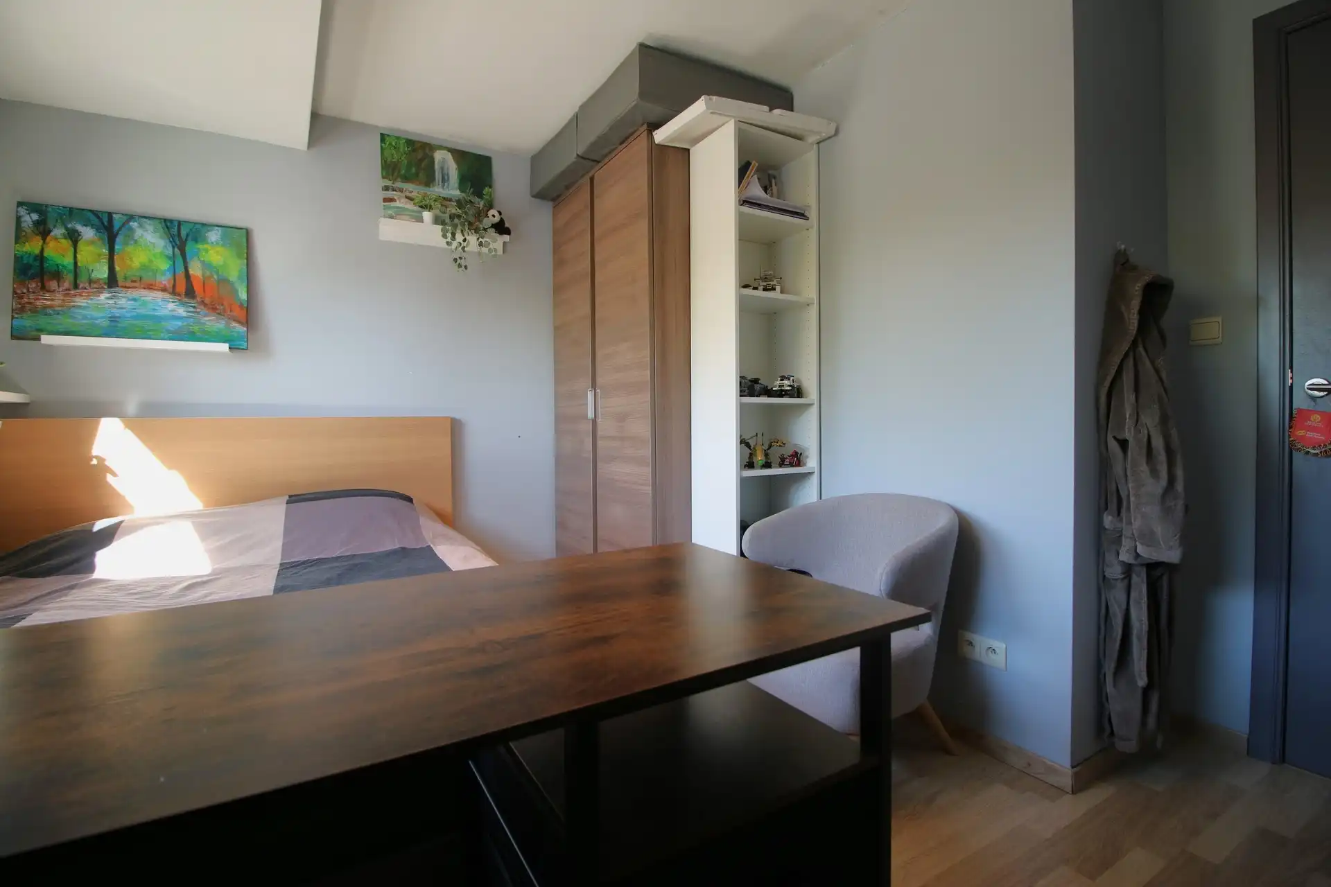 Instapklare gerenoveerde woning met 4 slpks. en aparte garage in doodlopende straat foto 17