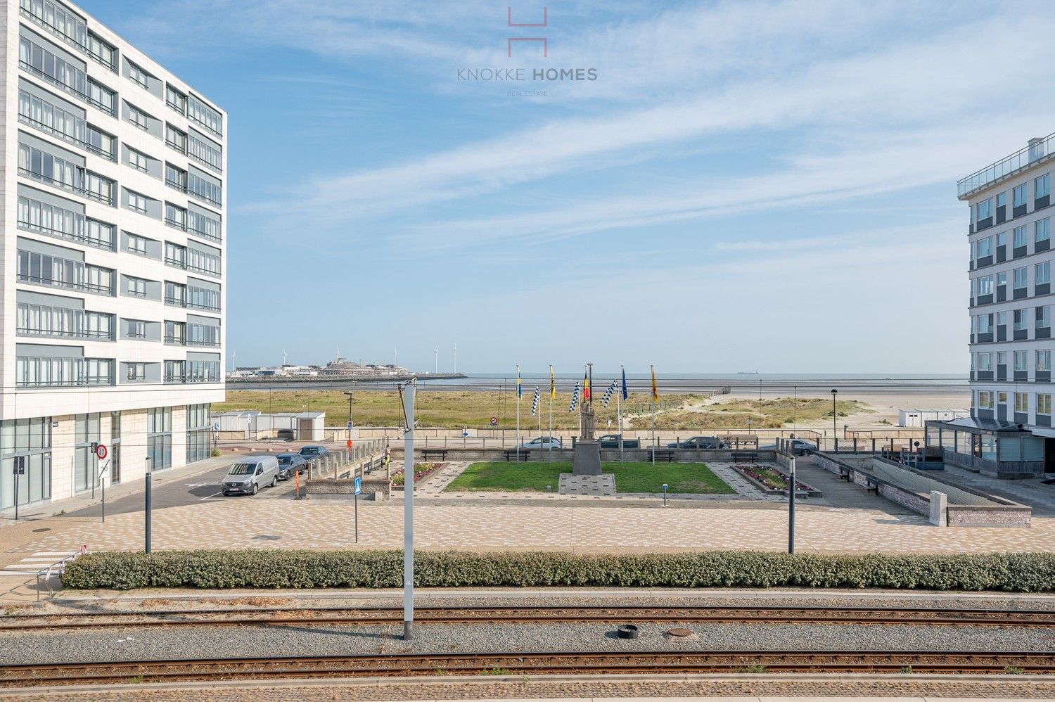 Modern gerenoveerd appartement met frontaal zeezicht in Heist-aan-zee foto 6