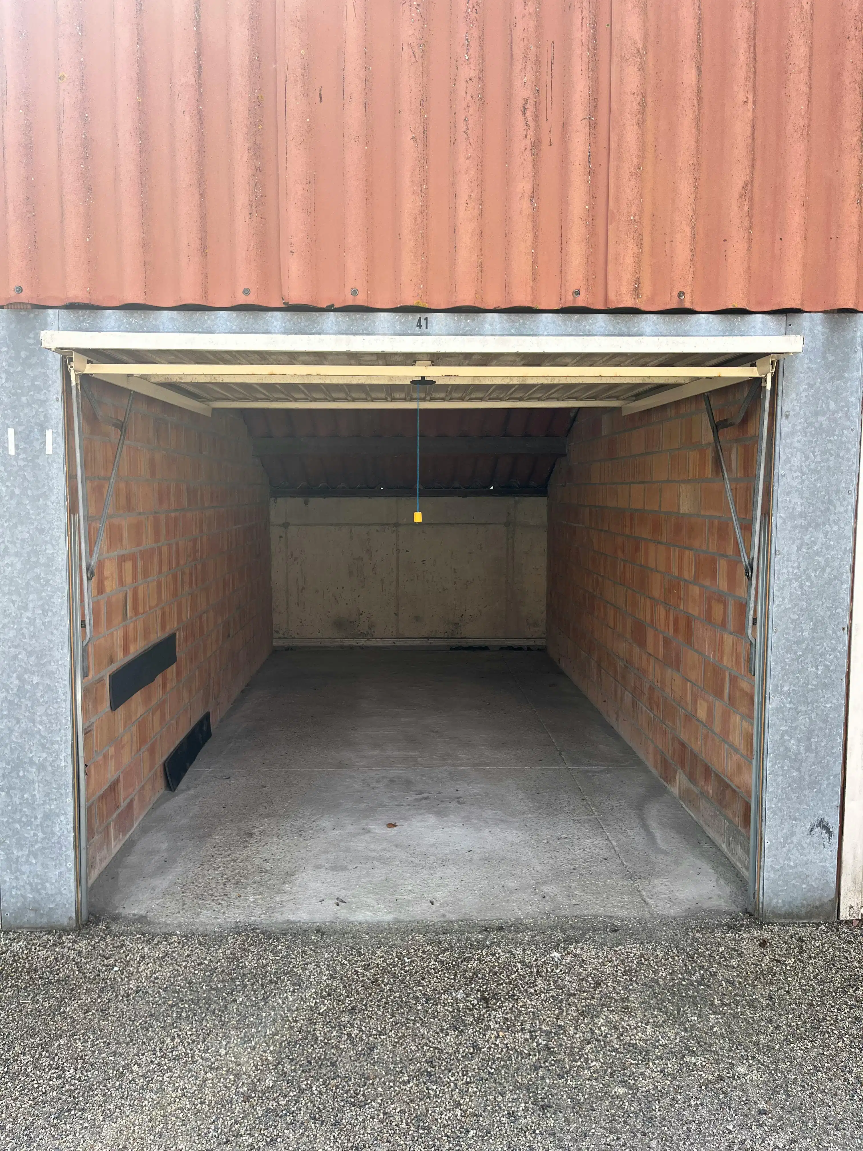 Garagebox te koop in Brugge centrum foto 5