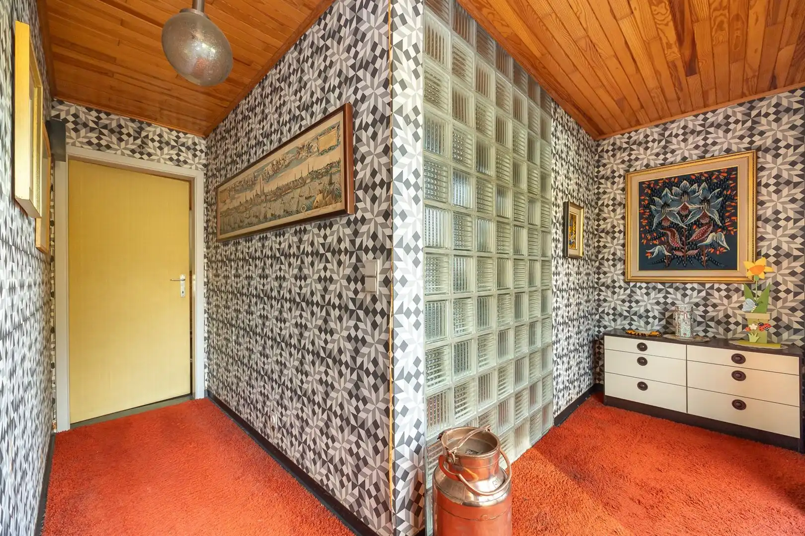 Charmante, te restaureren seventies-woning met 3 slpk. foto 8