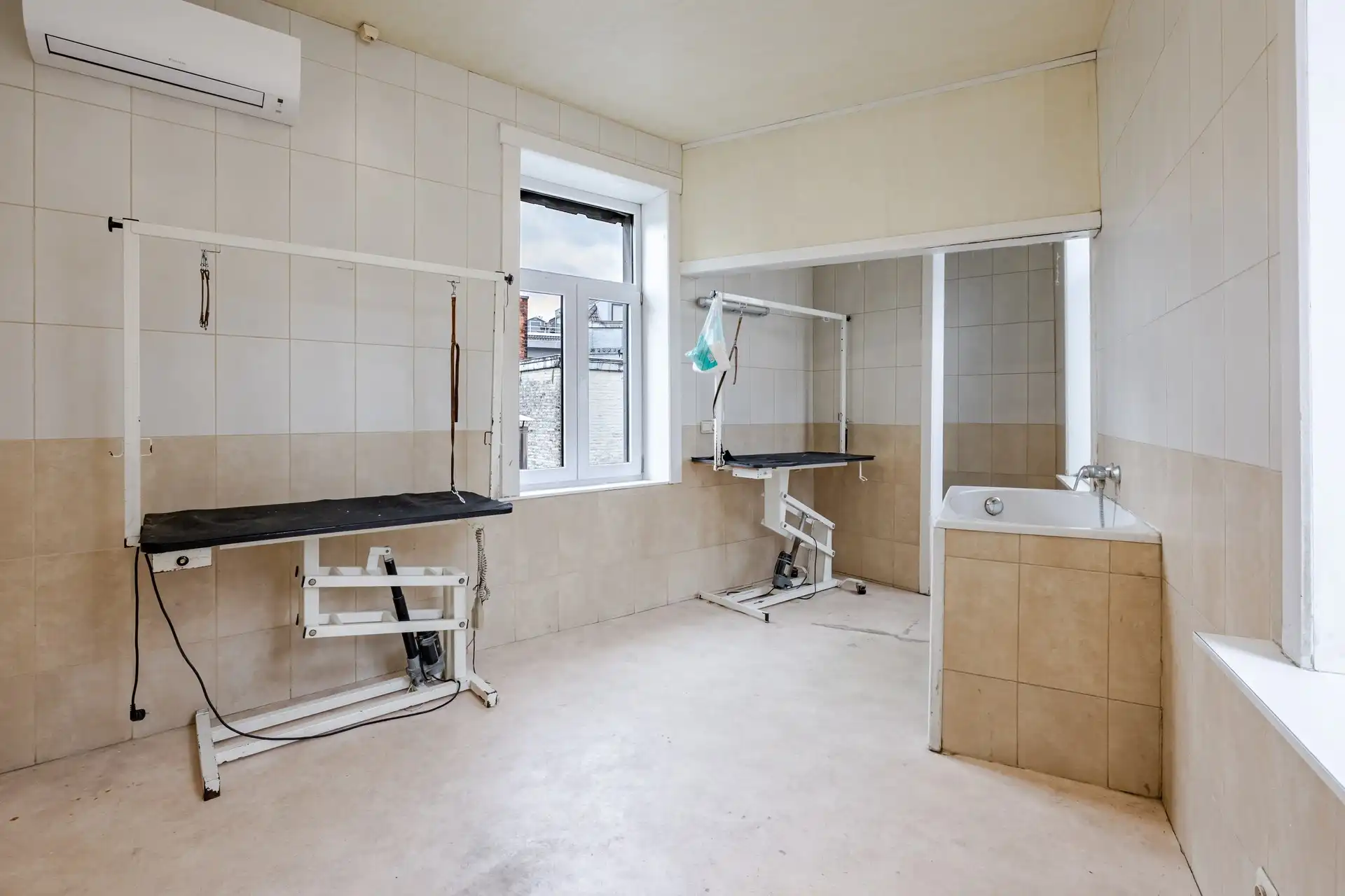 Handelspand met uitstekende visibiliteit en tal van mogelijkheden nabij het centrum van Aalst foto 17