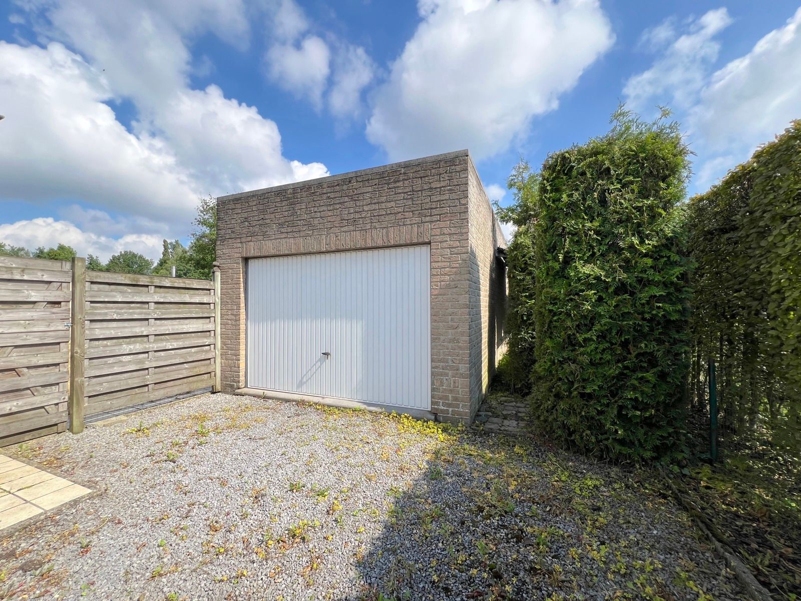 Centraal en rustig gelegen villa met 4 slpks, bureau en tuin foto 32