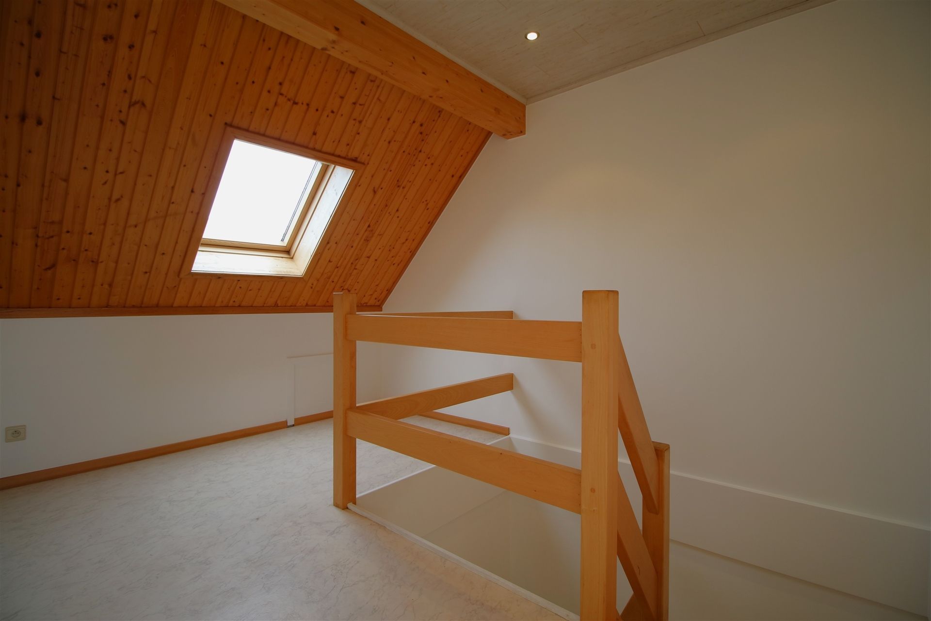 Woning met 4-5 slpk, tuin en garage foto 17