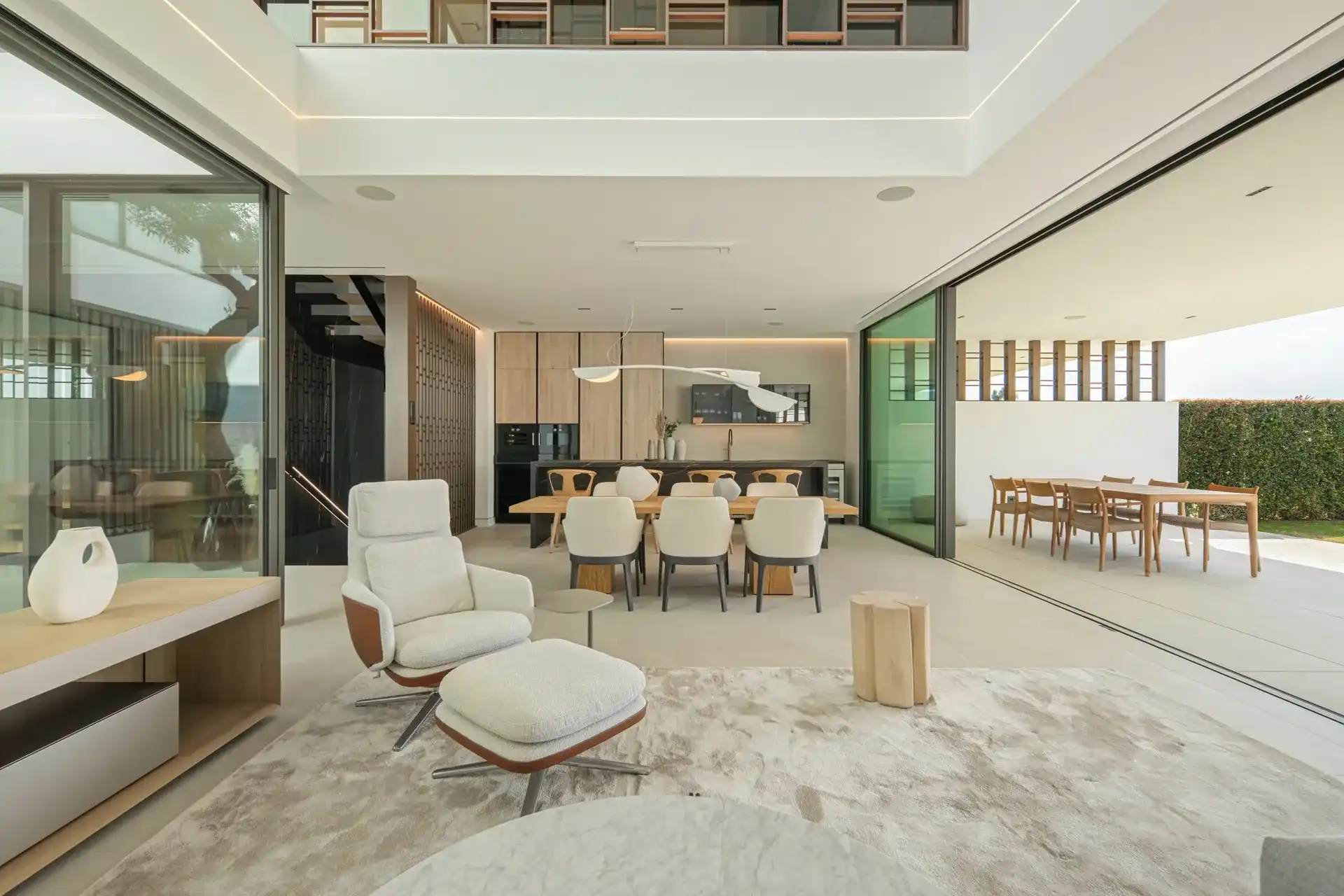 Exclusieve villa met resortgevoel in het meest prestigieuze deel van Marbella foto 8