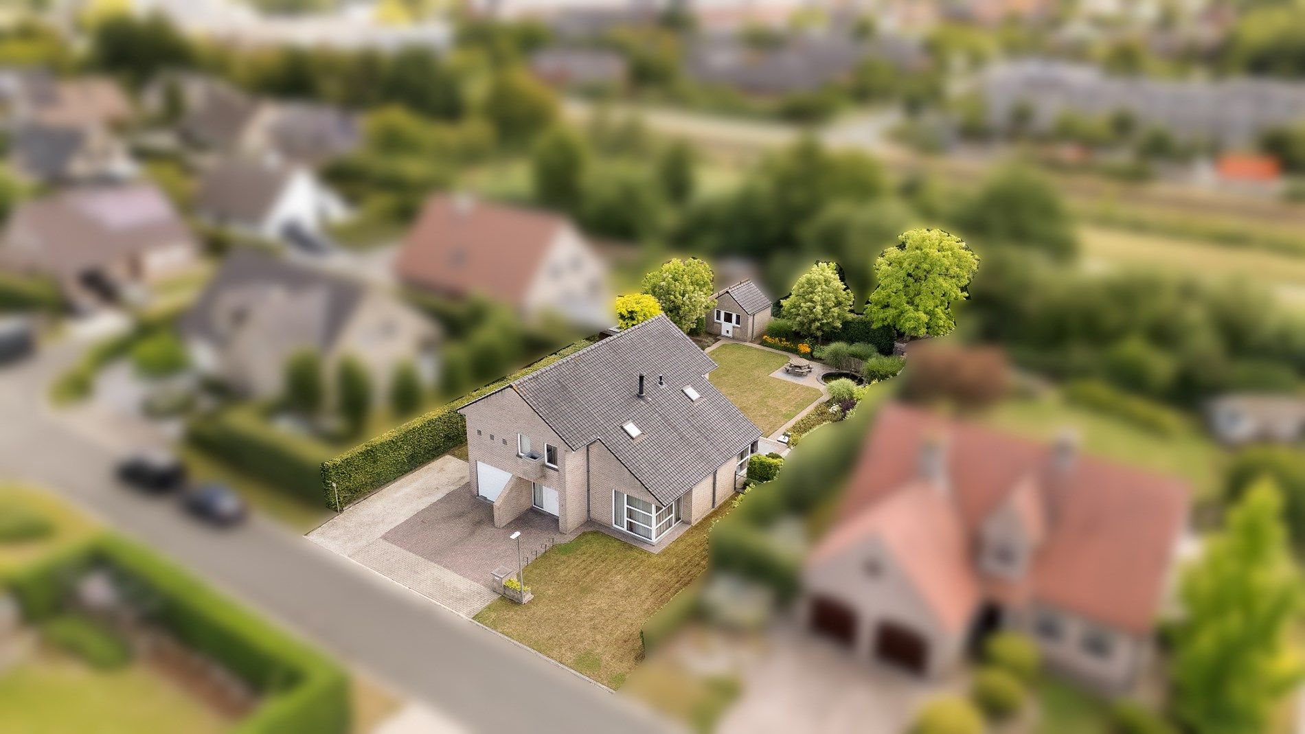 Unieke, uitstekend onderhouden villa in het hart van Ieper – rust, ruimte en comfort foto 3