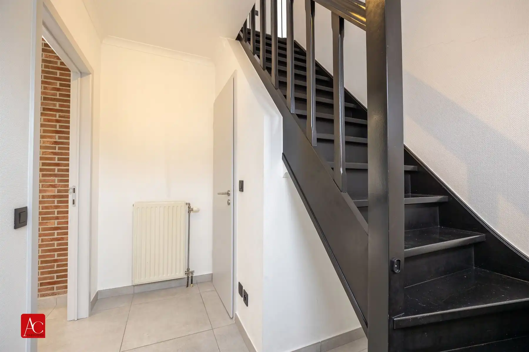 Instapklare halfopen bebouwing met garage en veranda foto 4