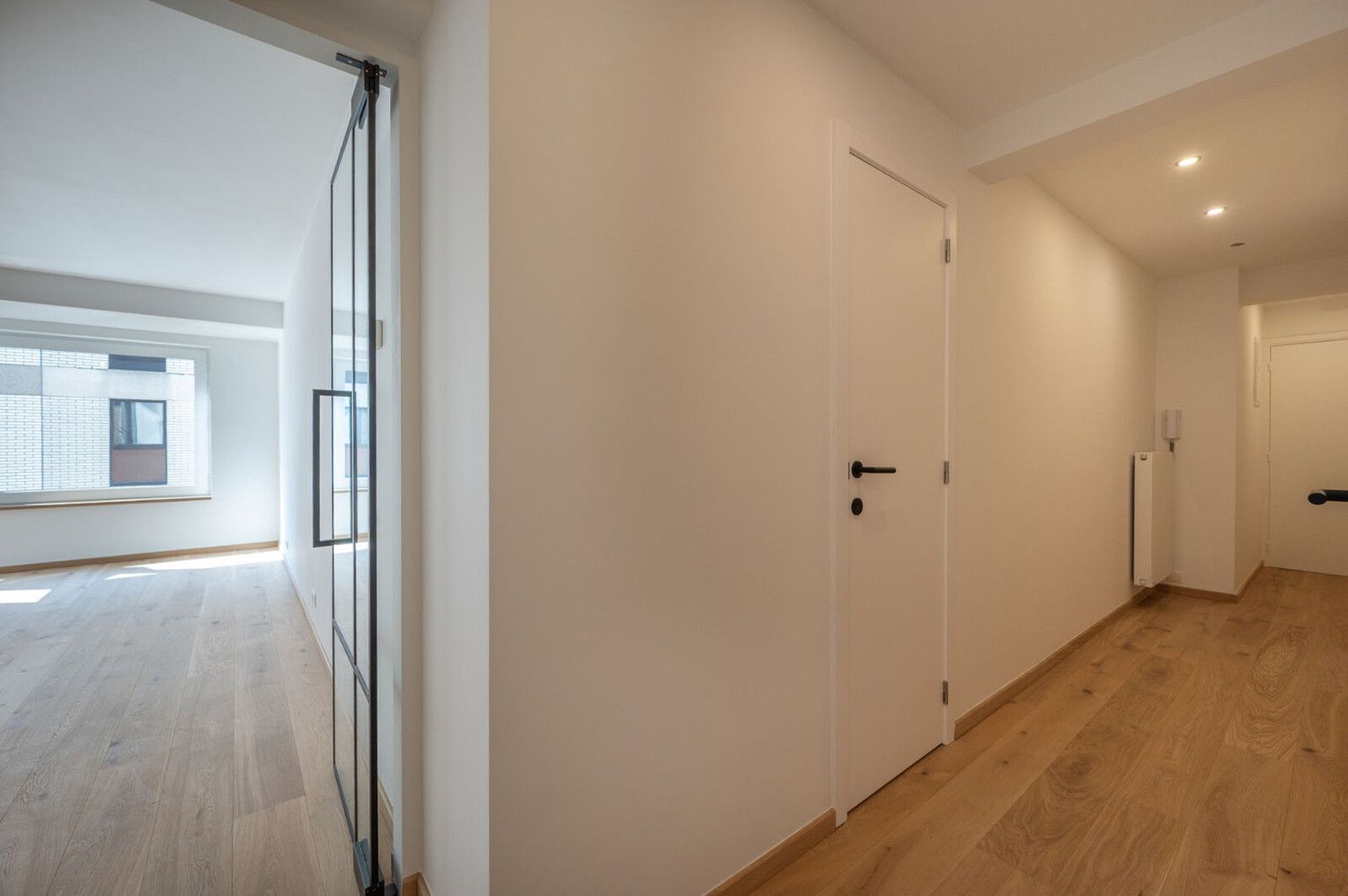 Instapklaar 2-slaapkamerappartement met zijdelings zeezicht te Heist foto 3