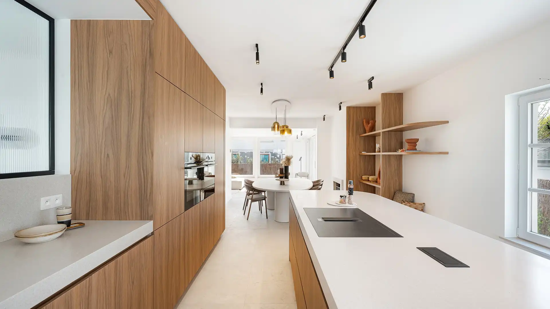 Exclusief gerenoveerde villa op een absolute toplocatie foto 23
