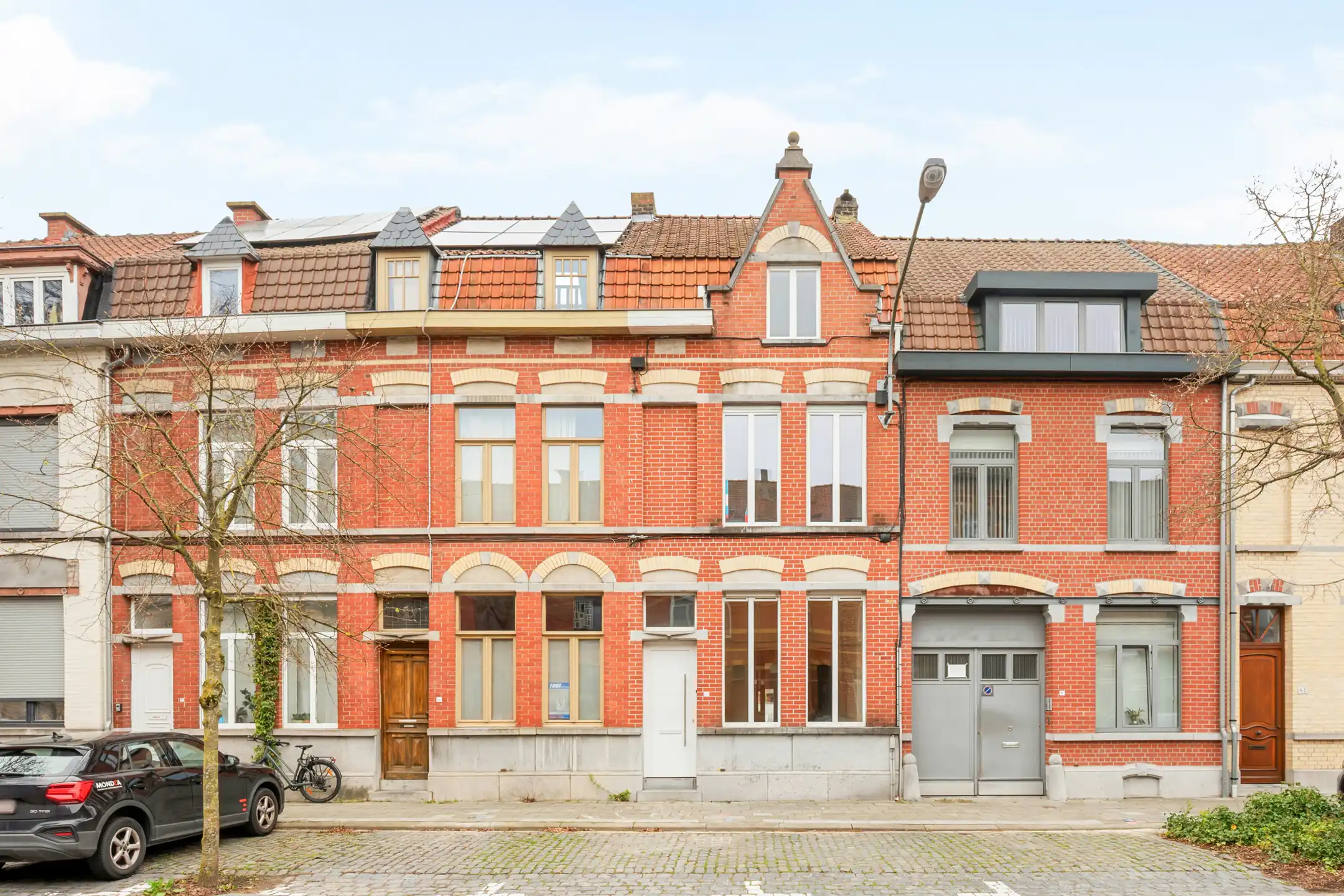 Topgelegen karaktervolle woning met 3 SLK en leuke stadstuin foto {{pictureIndex}}