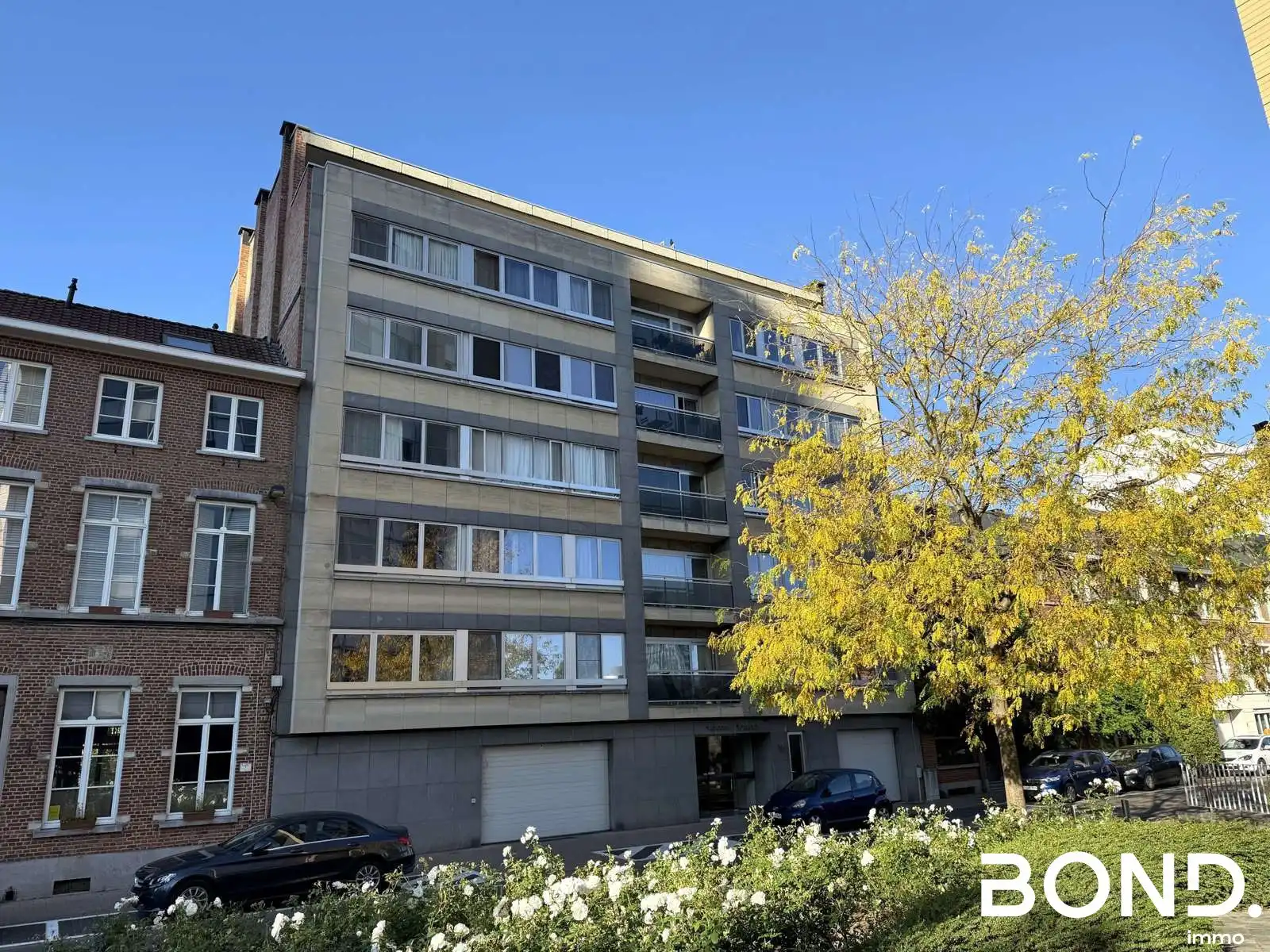 Instapklaar app met 2 kamers terras en ondergrondse parking foto {{pictureIndex}}