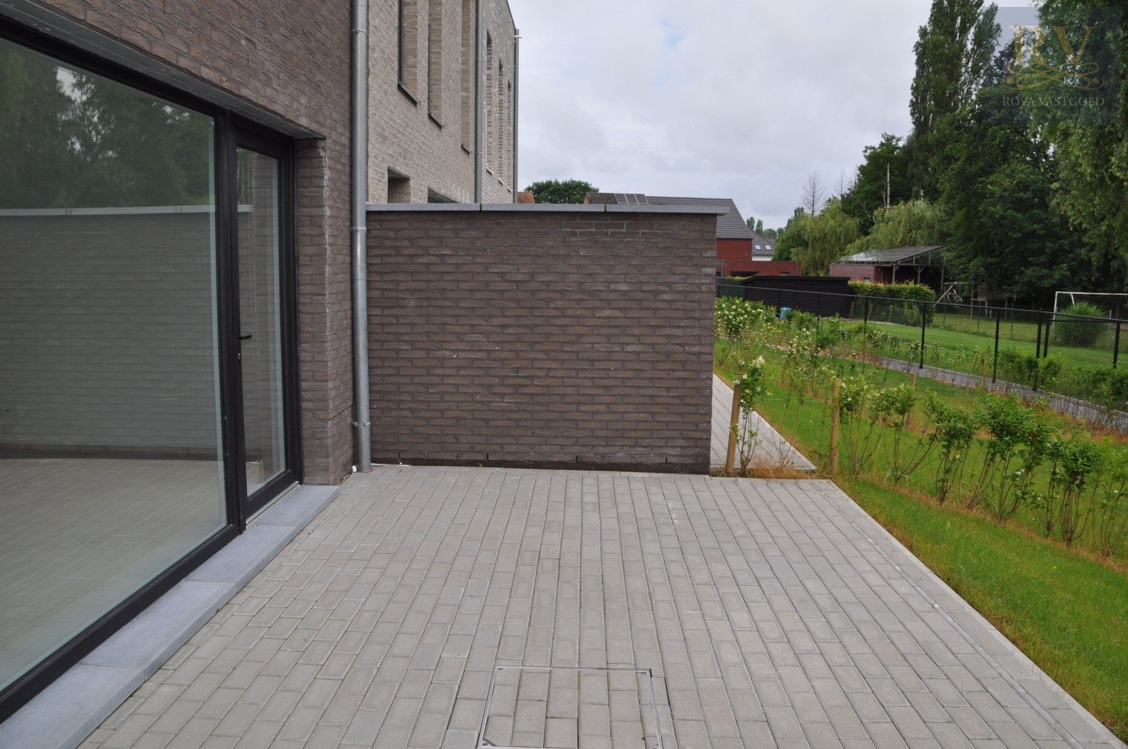 RUIME NIEUWBOUWWONING VAN 169.4 M² MET 3 SLPK'S MET TERRAS EN TUIN IN HASSELT foto 9