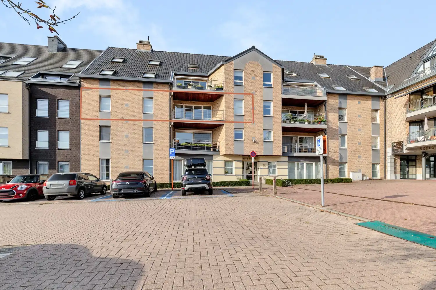 Ruim, licht en zorgeloos wonen in het hart van Lanaken! foto {{pictureIndex}}