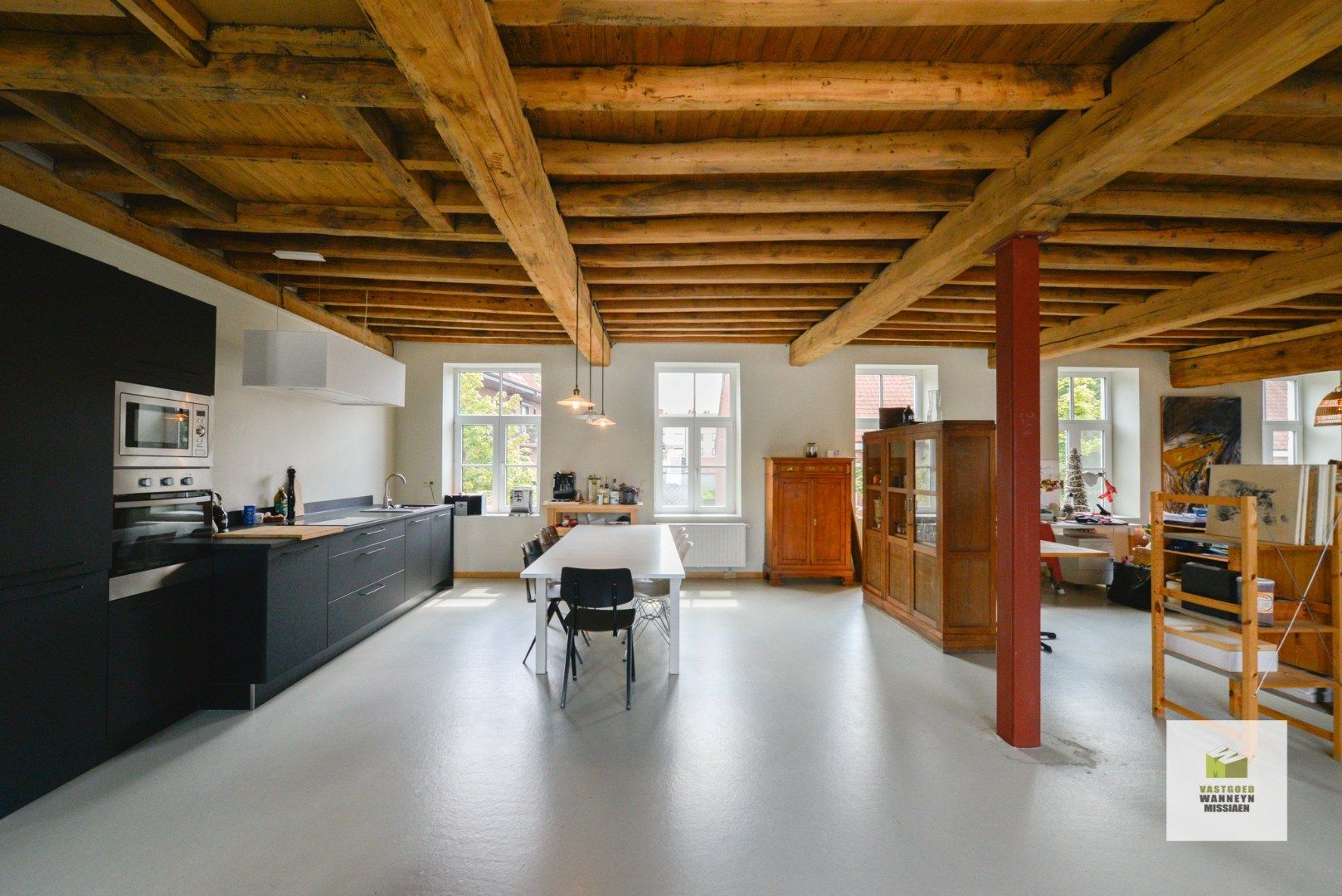 Gerenoveerd handelspand met ruime woning en gezellige stadstuin te centrum Roeselare foto 2