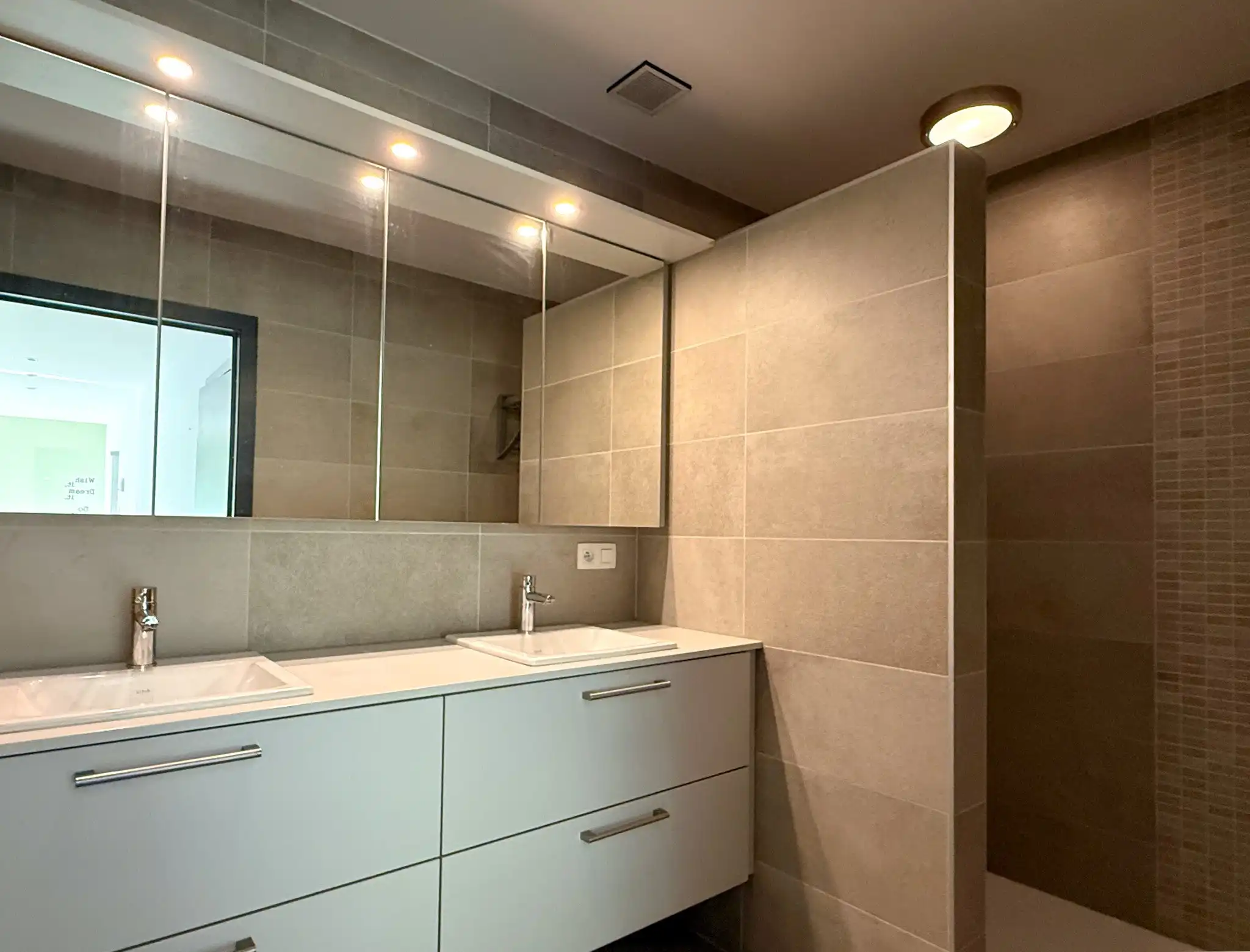 Appartement met één slaapkamer, terras en autostaanplaats in Sint-Niklaas foto 9