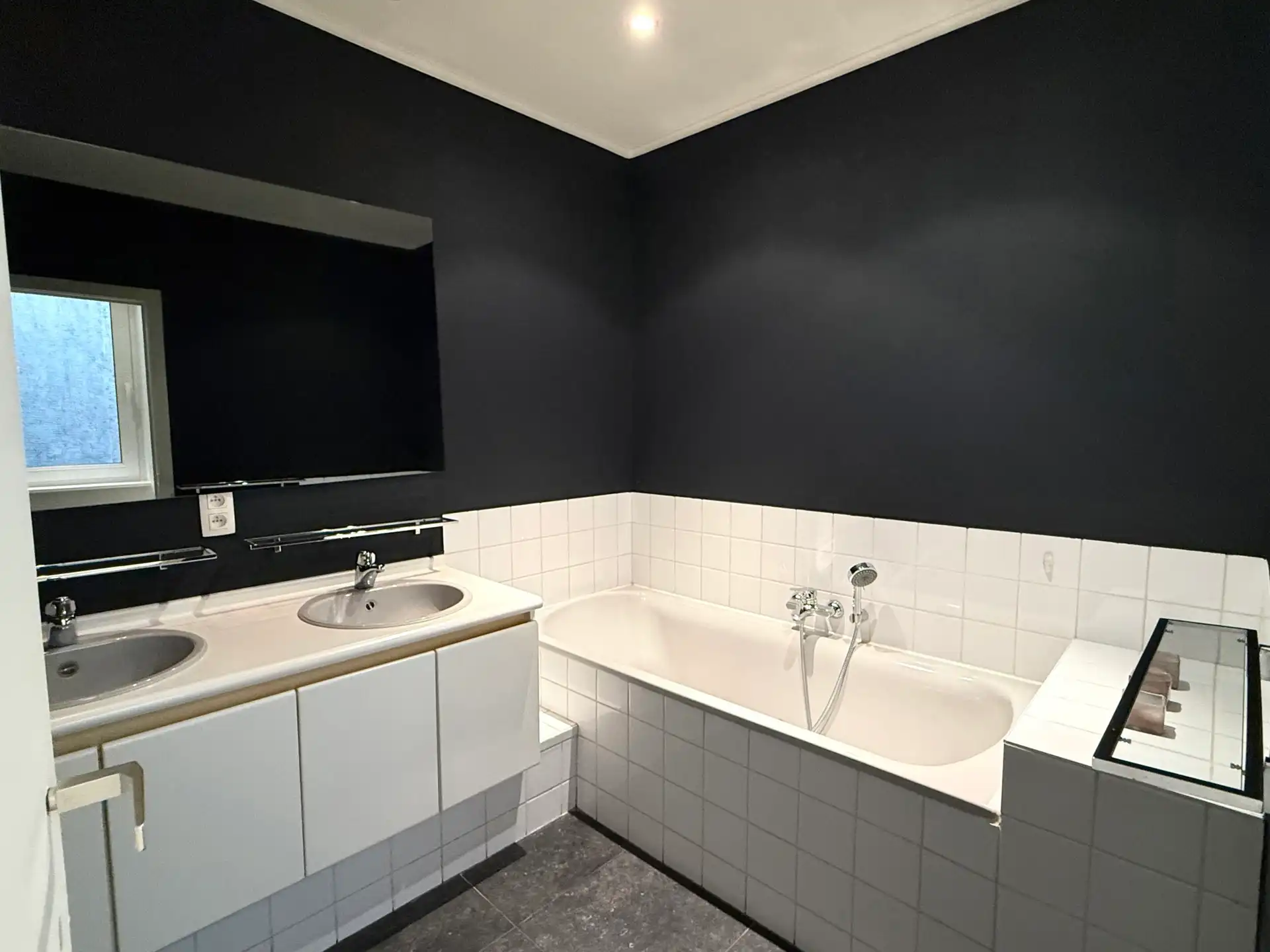 Gemeubeld lichtrijk 1-slaapkamer appartement met moderne afwerking foto 7