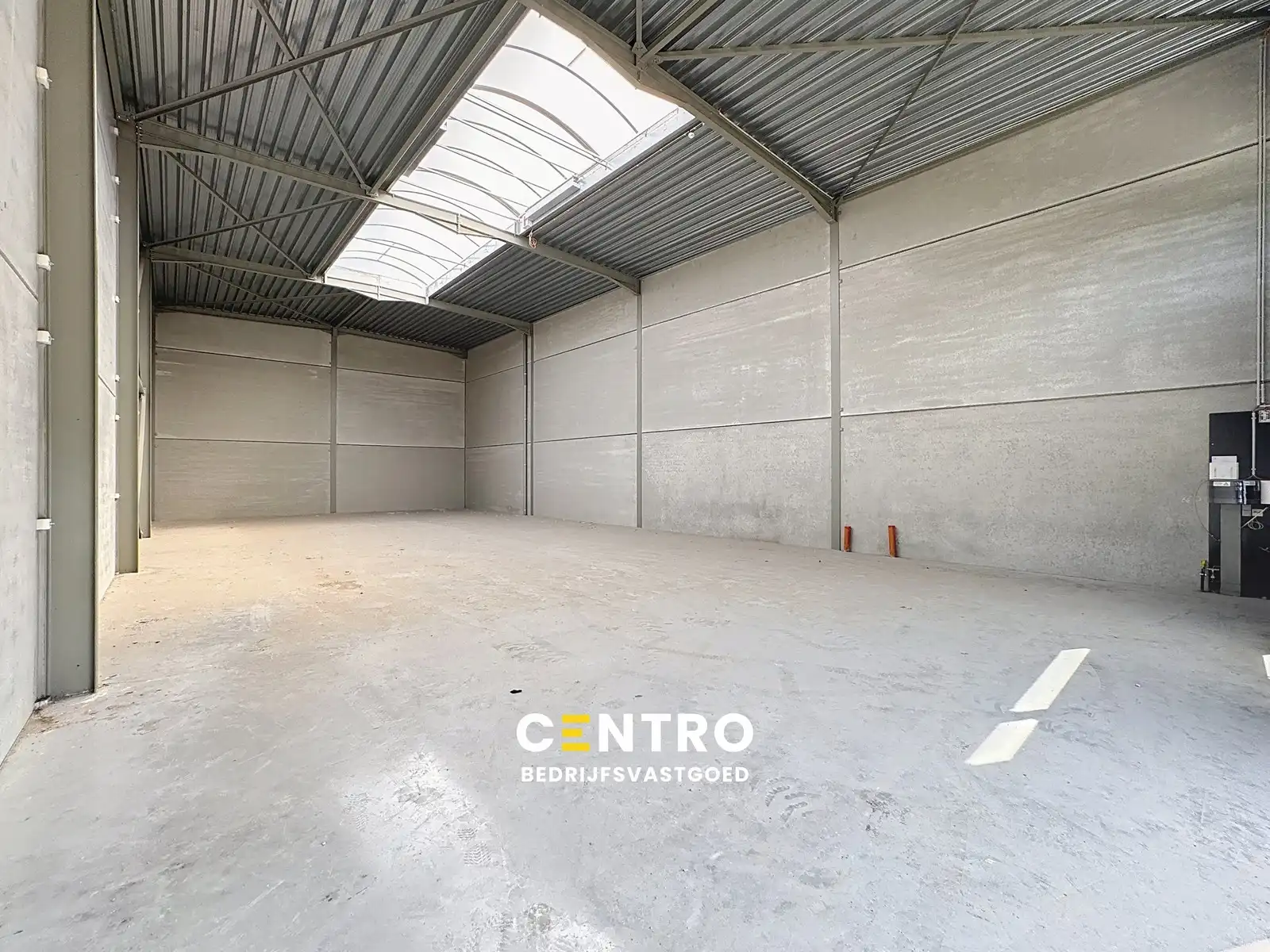 NIEUWBOUW KMO-Unit (336m2) te Eeklo vlakbij de N9! foto {{pictureIndex}}