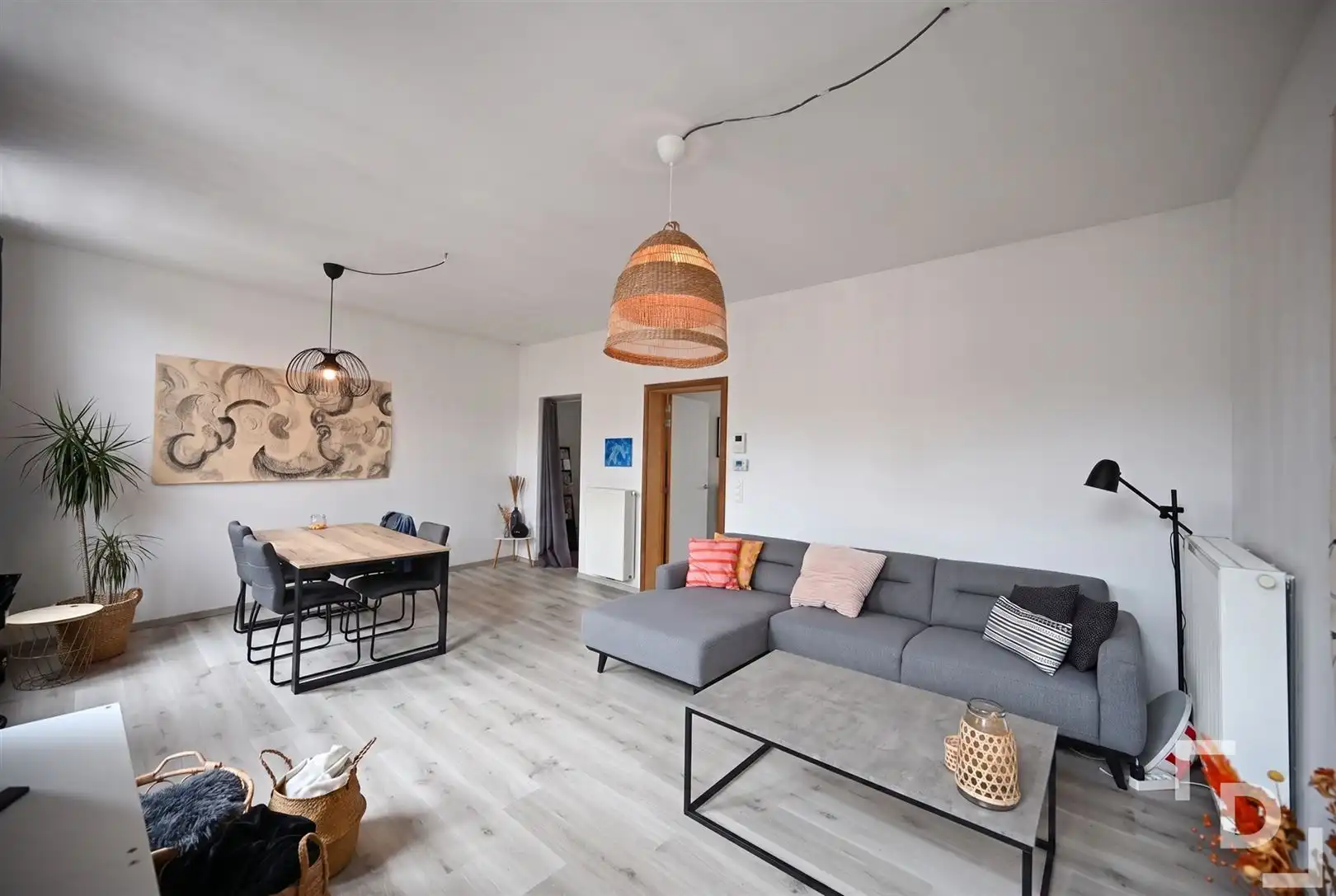 Lichtrijke duplex op een boogscheut van de Menenpoort foto 2