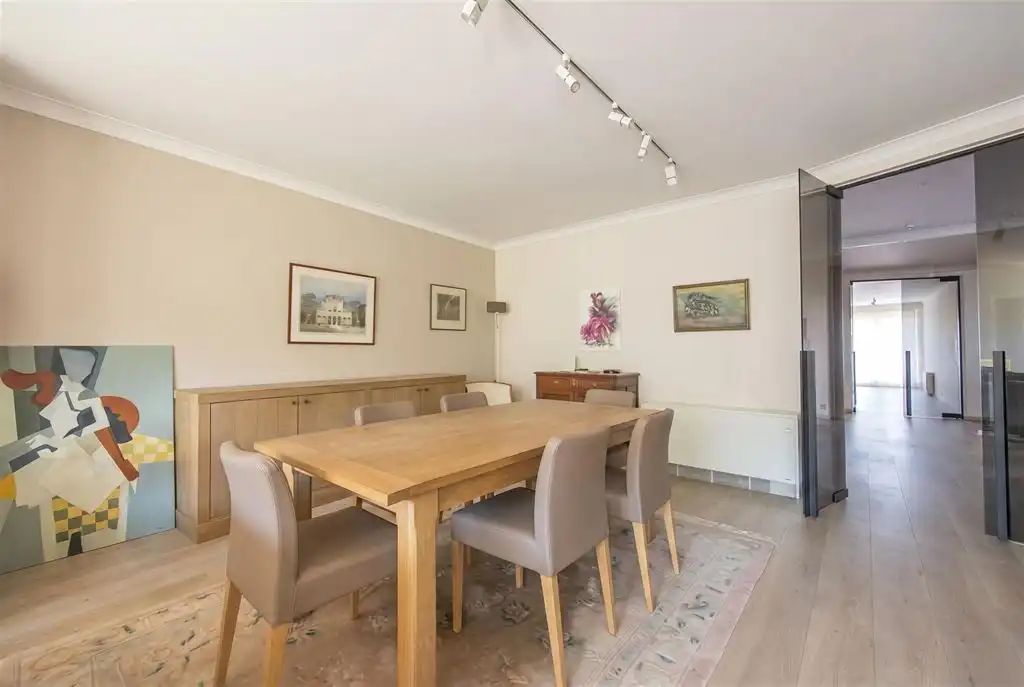 Ruim appartement boven het groen in Deurne-Zuid foto 10
