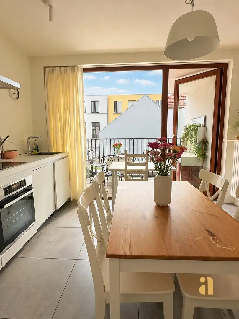 Eco-Chic Appartement: Zon, Stijl & Genieten foto 9
