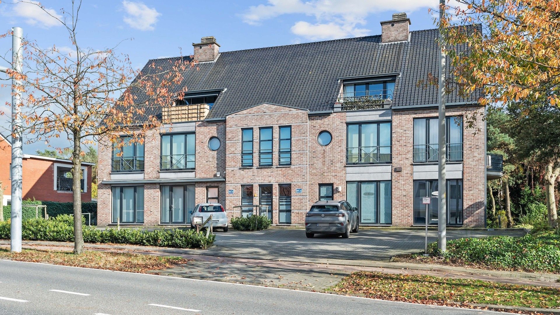 Energiezuinig appartement met 2 SLPK's en 2 autostaanplaatsen vlakbij het centrum foto {{pictureIndex}}