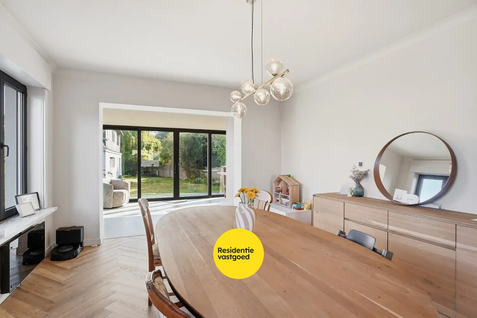 Alleenstaande woning met prachtige uitbouw in centrum Veldegem foto 10