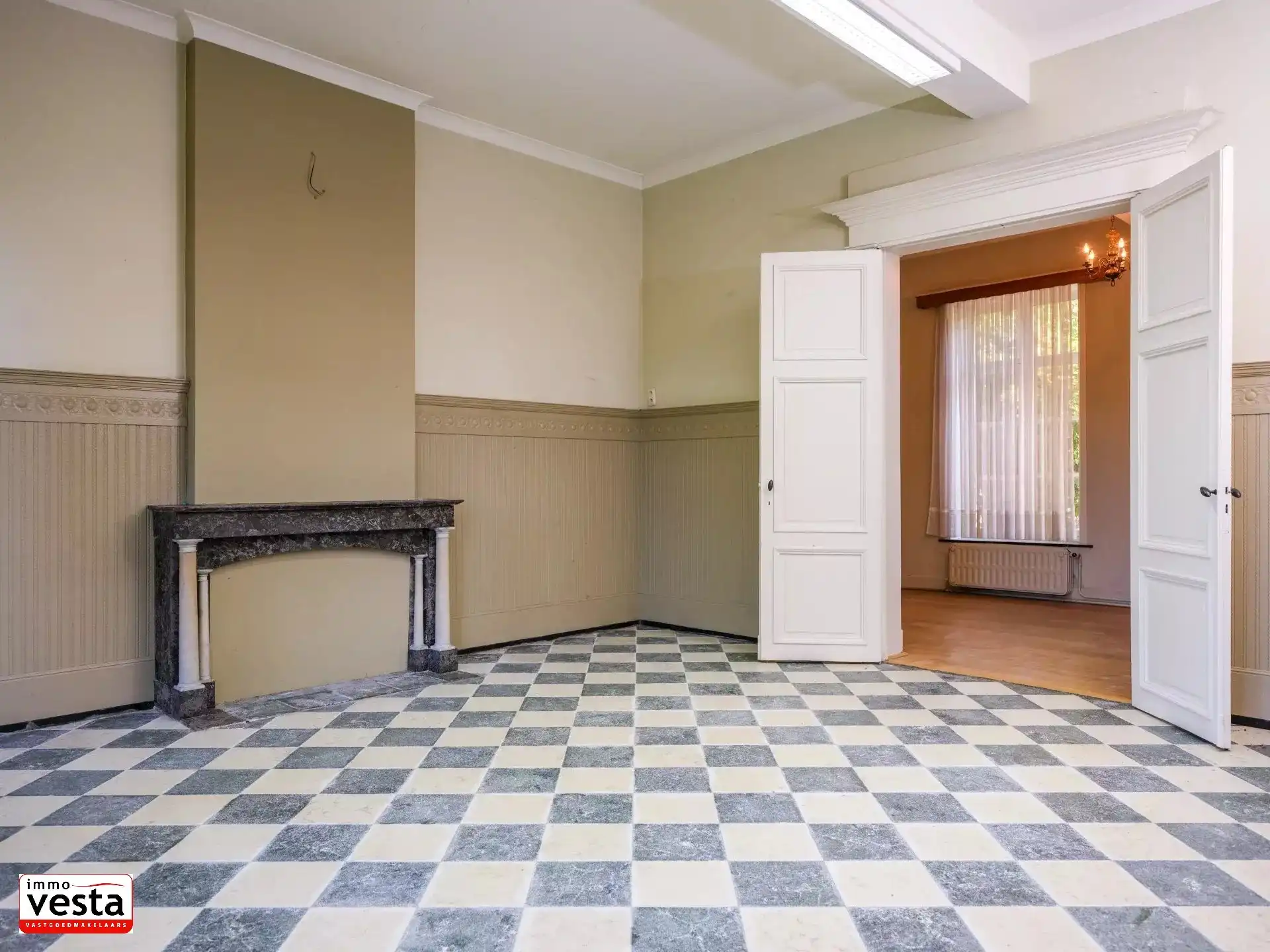 Voormalige pastorie met tal van mogelijkheden foto 9