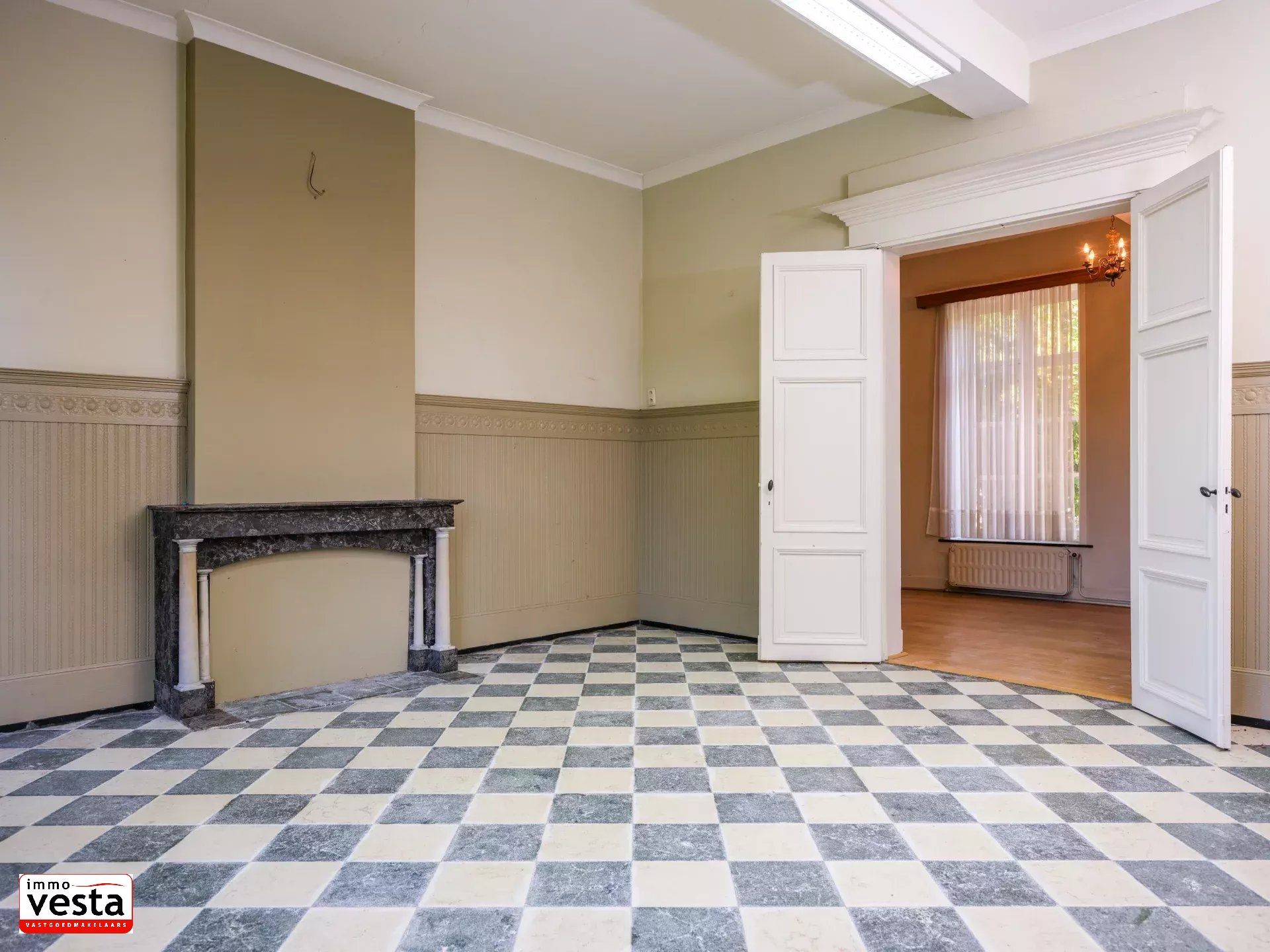 Voormalige pastorie met tal van mogelijkheden foto 9