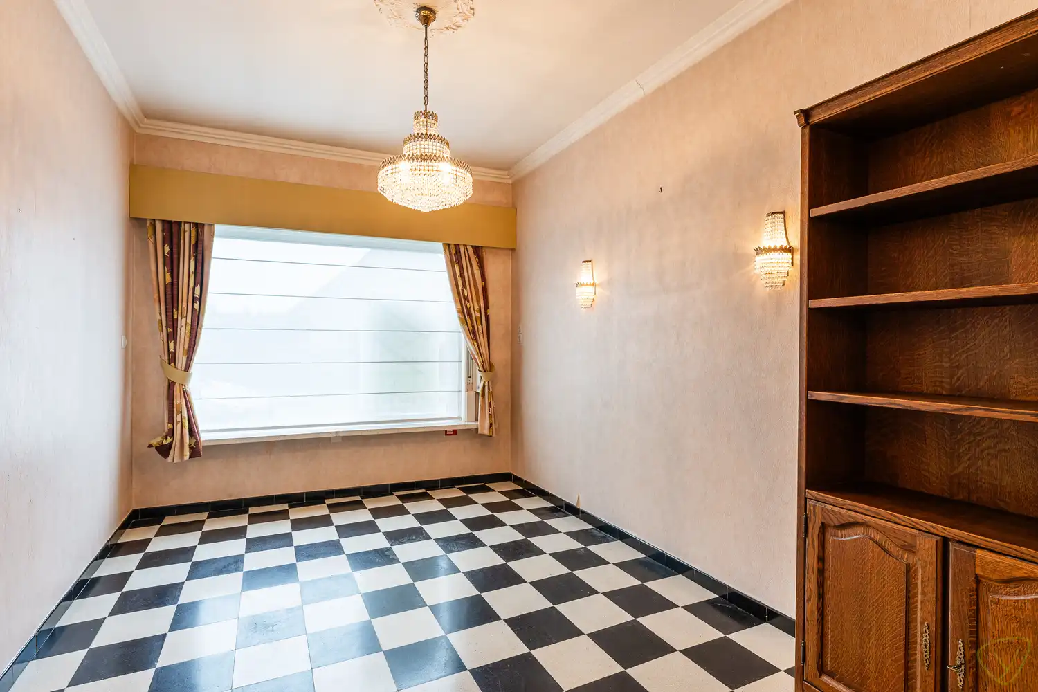 Ruime woning met een gunstige ligging te Eeklo! foto 5