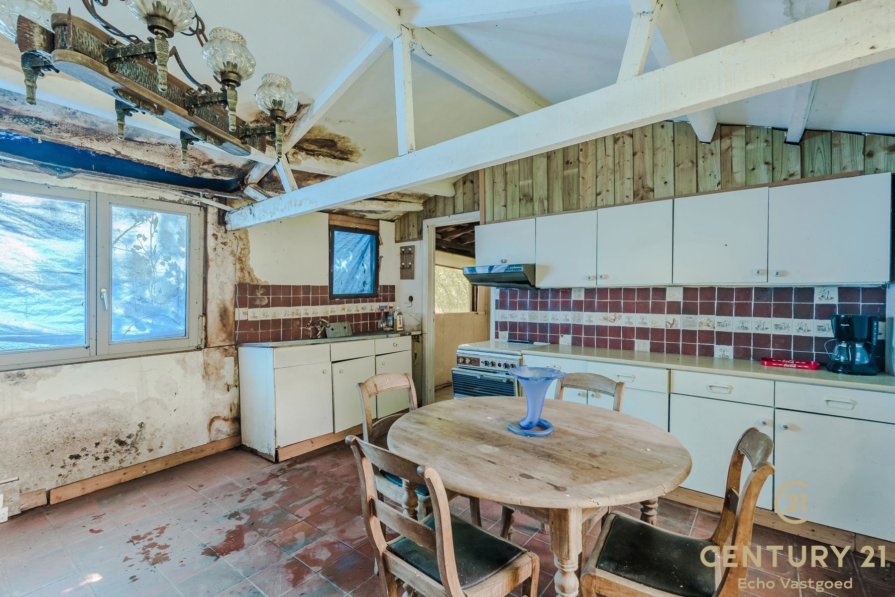 Volledig te renoveren vakantiechalet op een royaal perceel foto 9