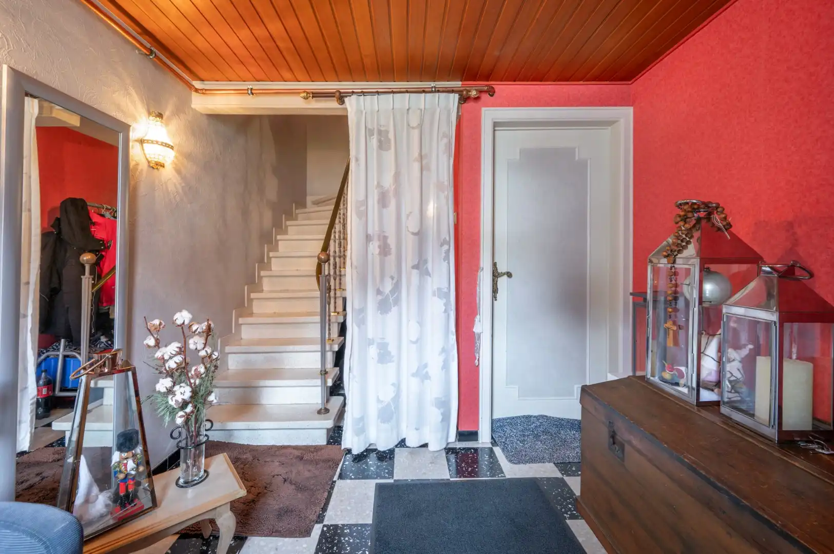 Ruime gezinswoning met tuin op uitstekende ligging in Sint-Kruis foto 2