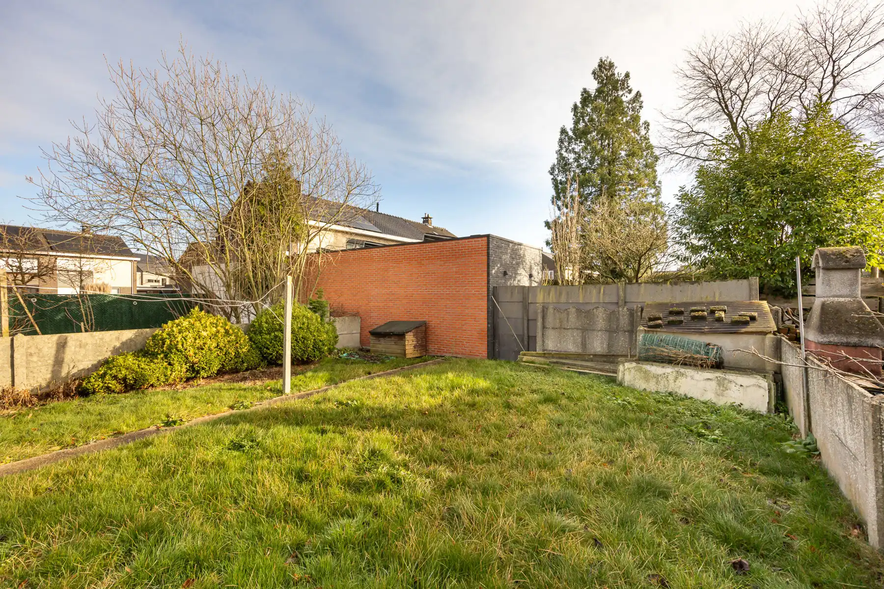 Halfopen bebouwing met 3 slaapkamers en garage op een perceel van 315m². foto 17