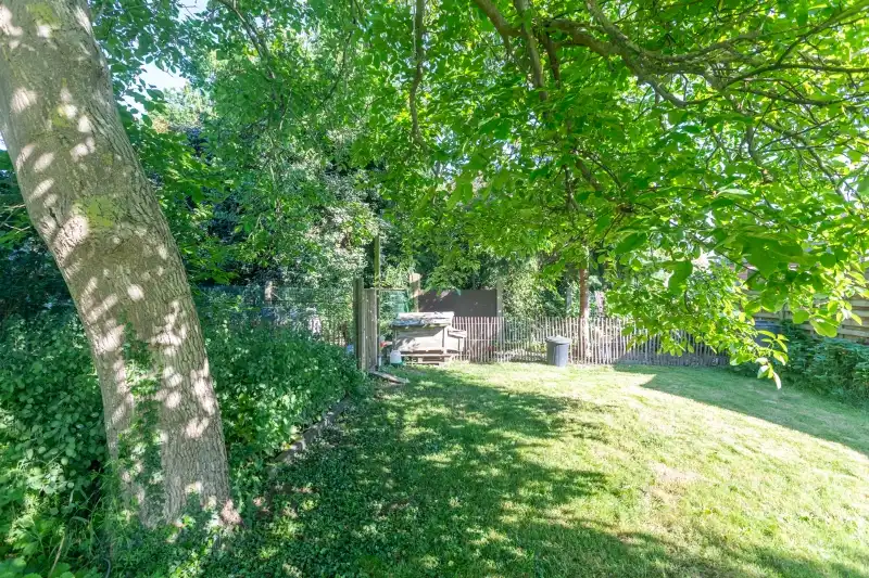 Ruime, luxueus ingerichte woning met 3 slaapkamers, grote garage (klein magazijntje), grote tuin...(energielabel D, zonnepanelen,...) foto 19
