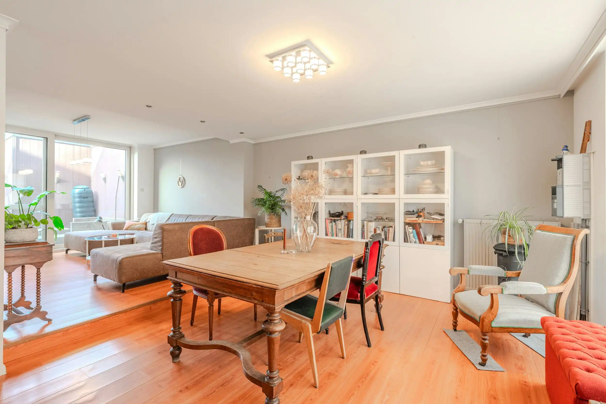 Ruime woning met vijf slaapkamers en gezellige stadskoer foto 13