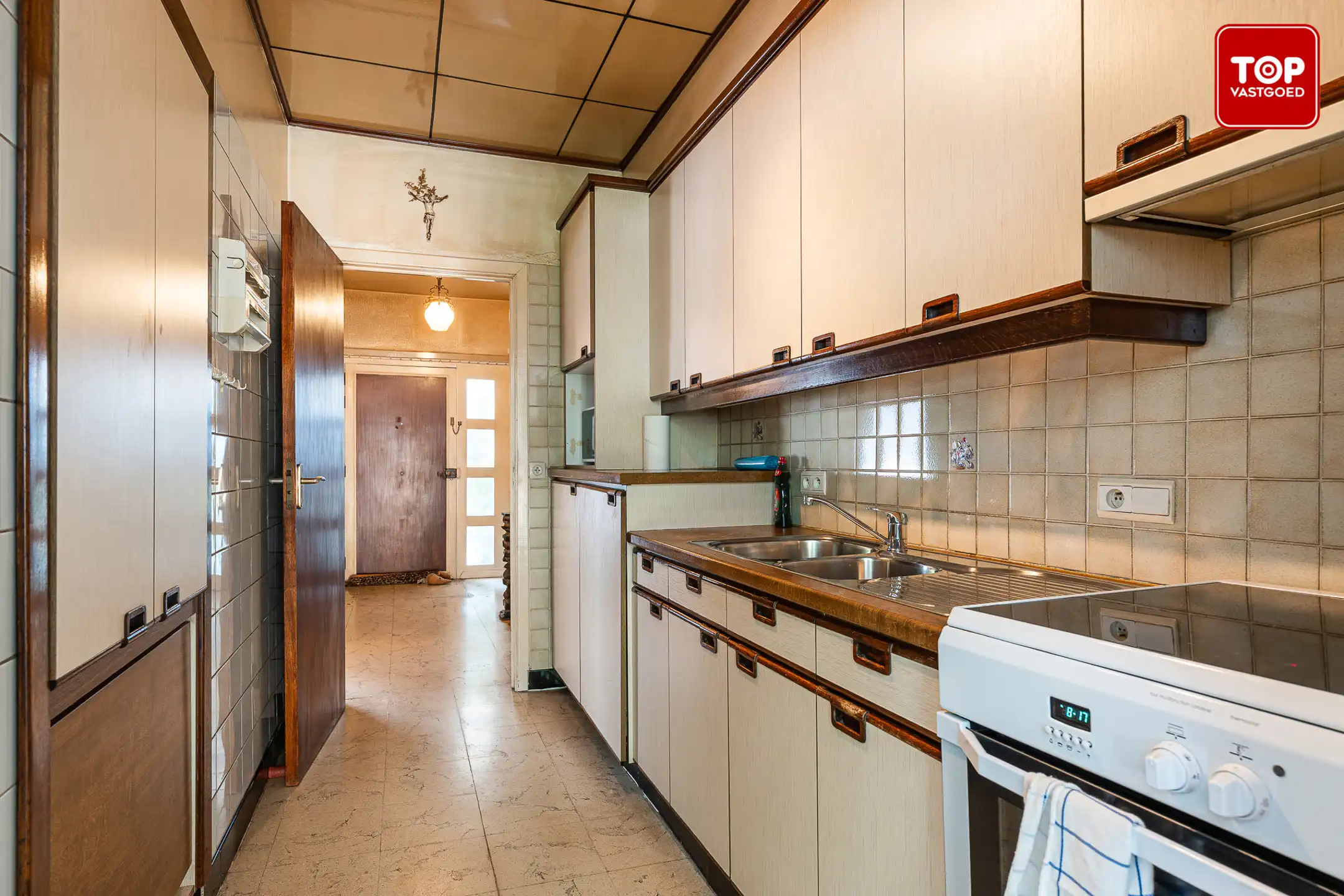 Charmante te renoveren woning met karakter en strooien dak foto 11