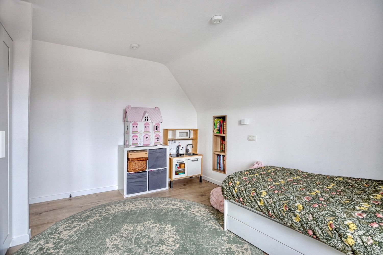 Volledig gerenoveerde woning met 5 slaapkamers en bijgebouw met diverse mogelijkheden foto 24