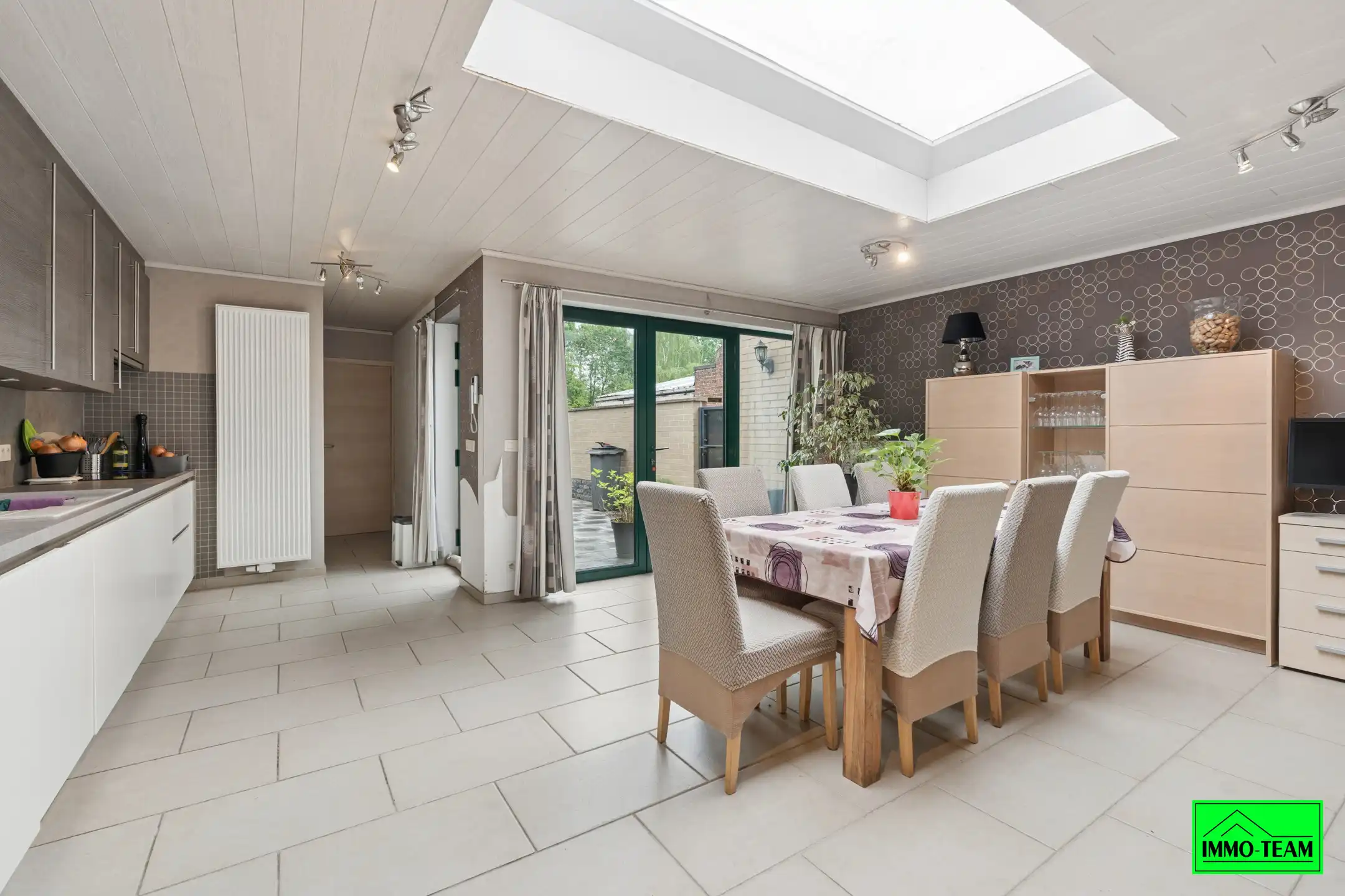  Volledig gerenoveerde en instapklare 2-gevelwoning  foto 12