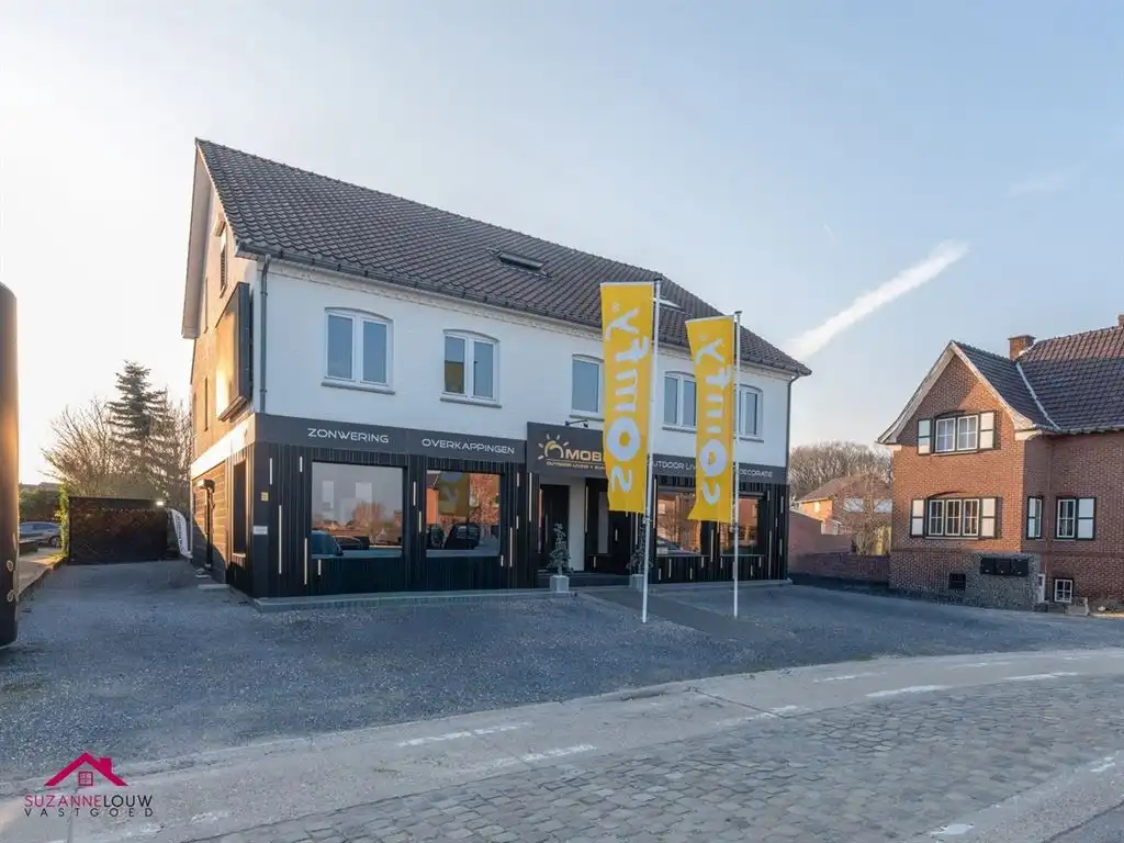 Zeer ruim appartement met 3 slaapkamers foto 2