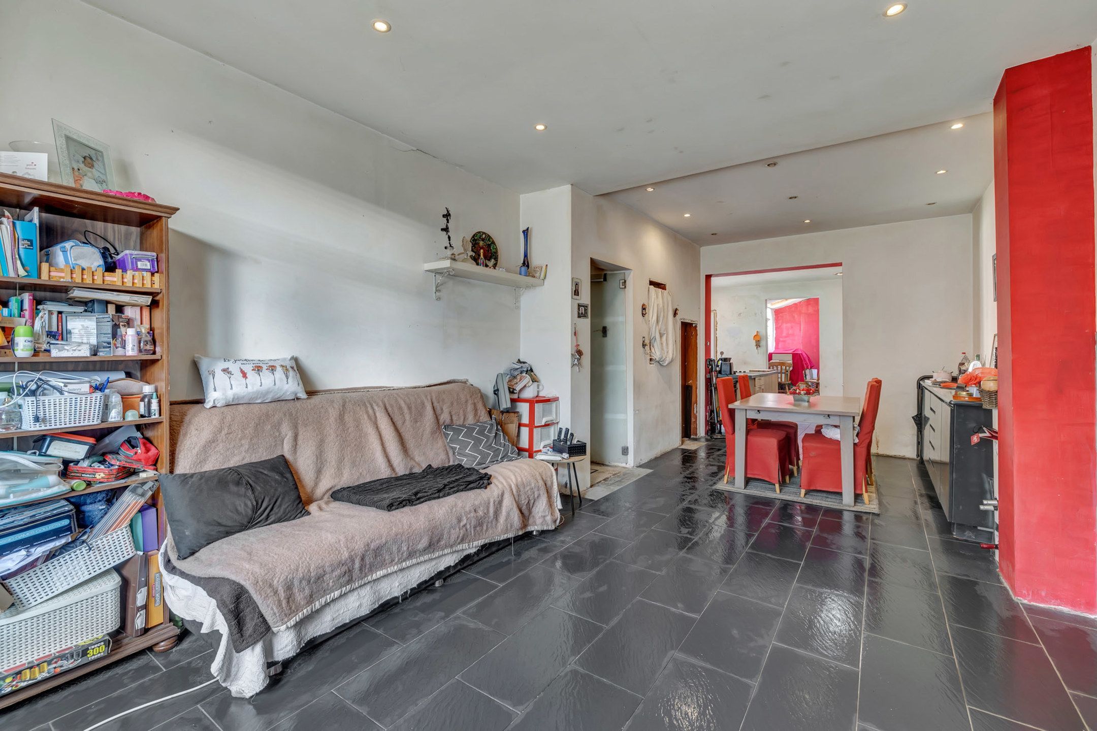 Te renoveren woning te koop in Lebbeke met garage foto 2