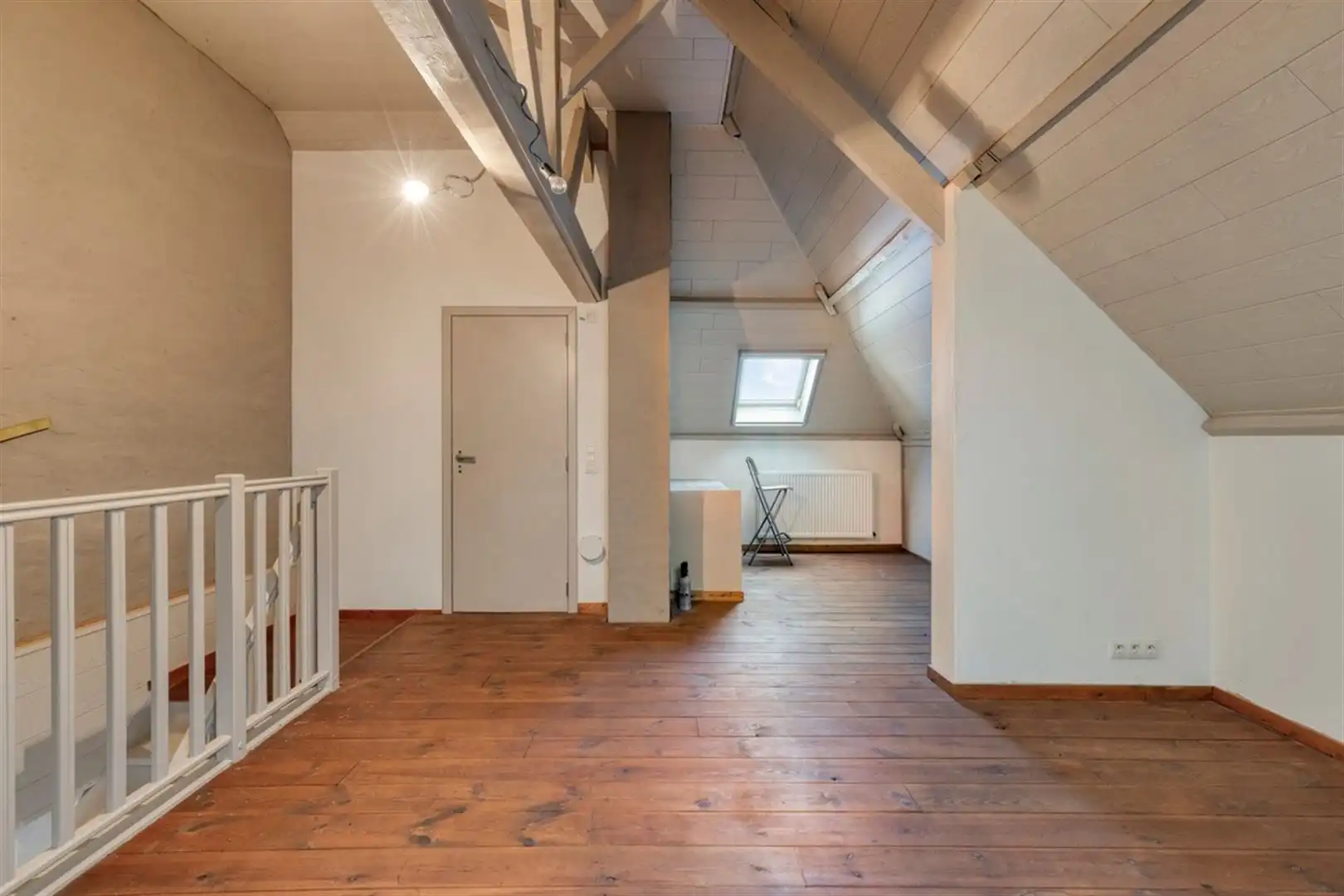 Goeddraaiende broodjeszaak met woning op toplocatie. foto 23