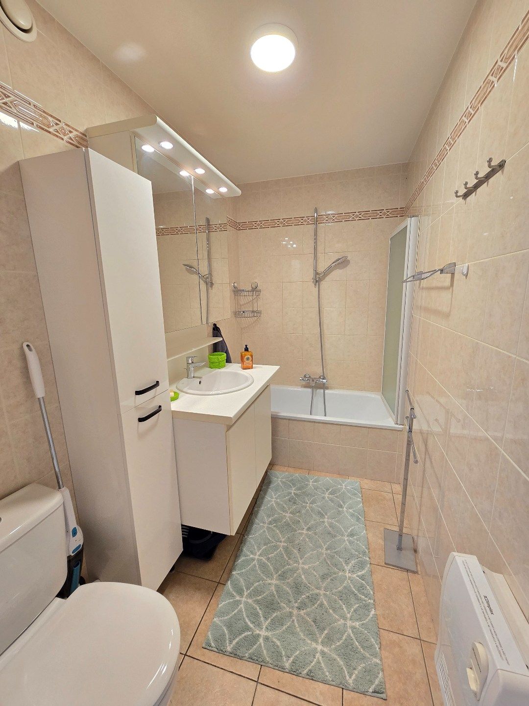 Studio met slaaphoek en frontaal zeezicht foto 6