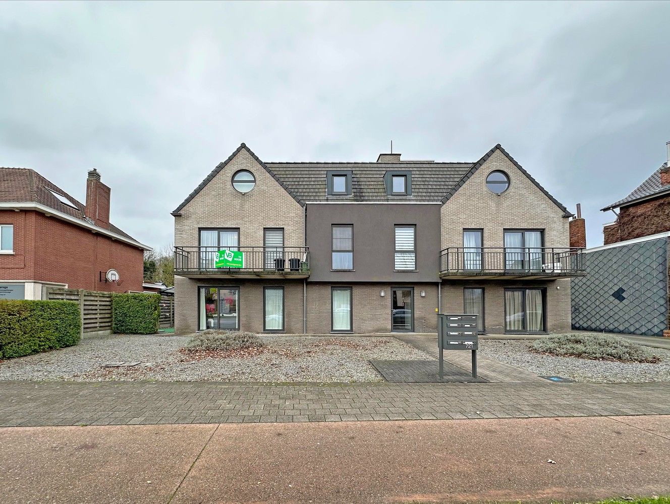 Mooi, recent appartement met twee slaapkamers op centrale locatie te Wommelgem foto {{pictureIndex}}