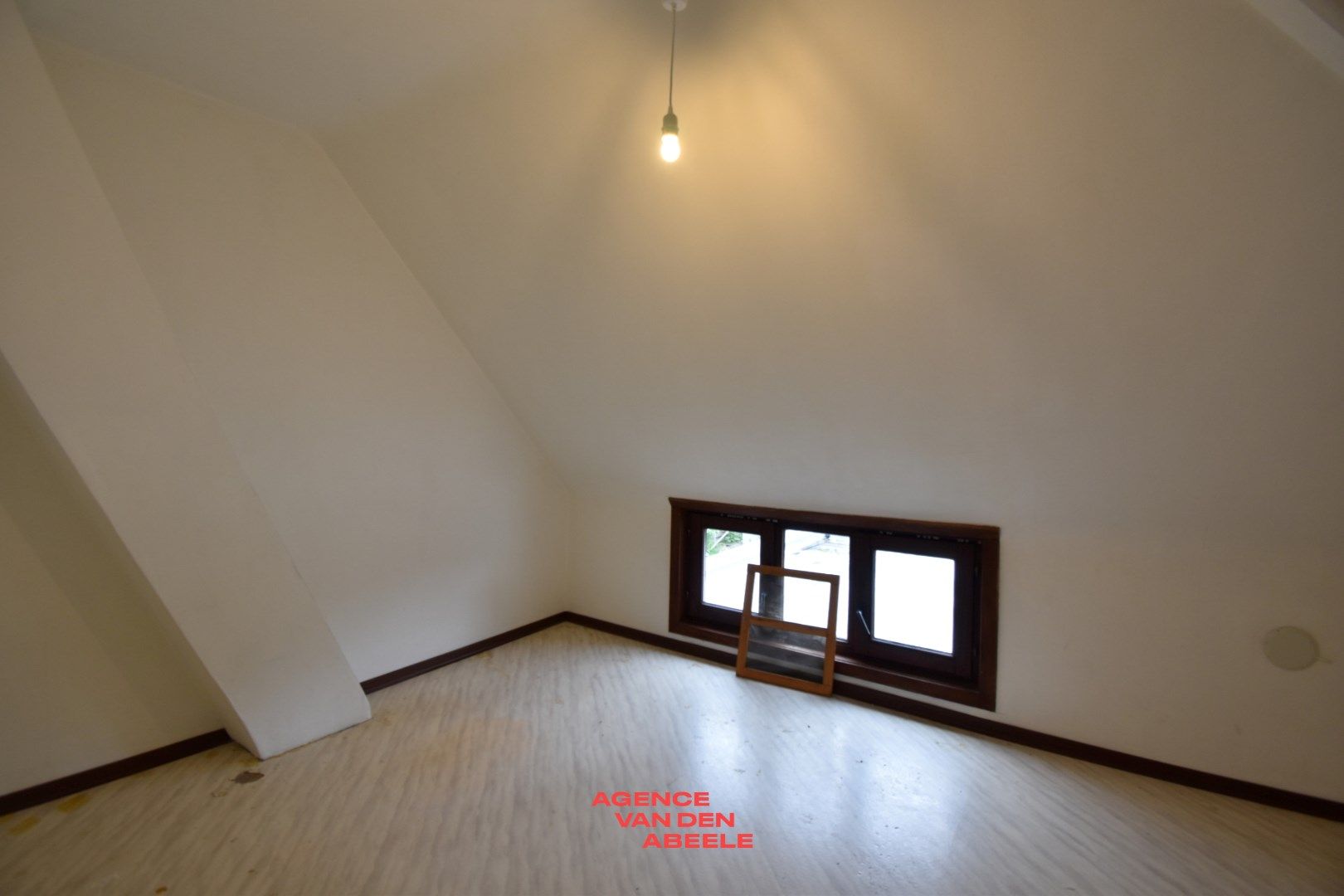 Woning met tuin op goede locatie! foto 15