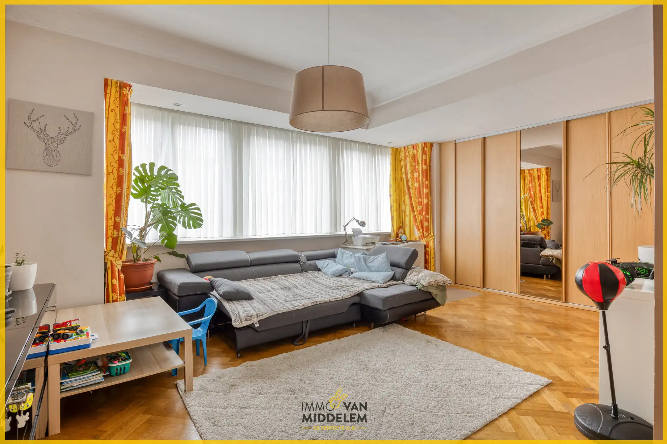 APPARTEMENT MET 2 KAMERS, TERRAS, TUIN EN GARAGE foto {{pictureIndex}}