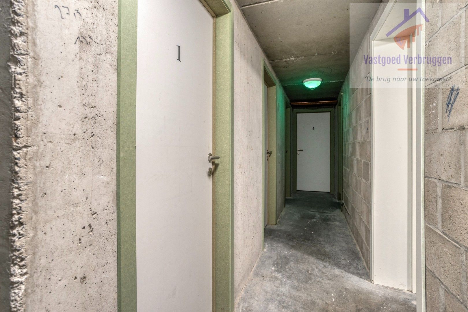 Recent gelijkvloers appartement met terras en tuin foto 20