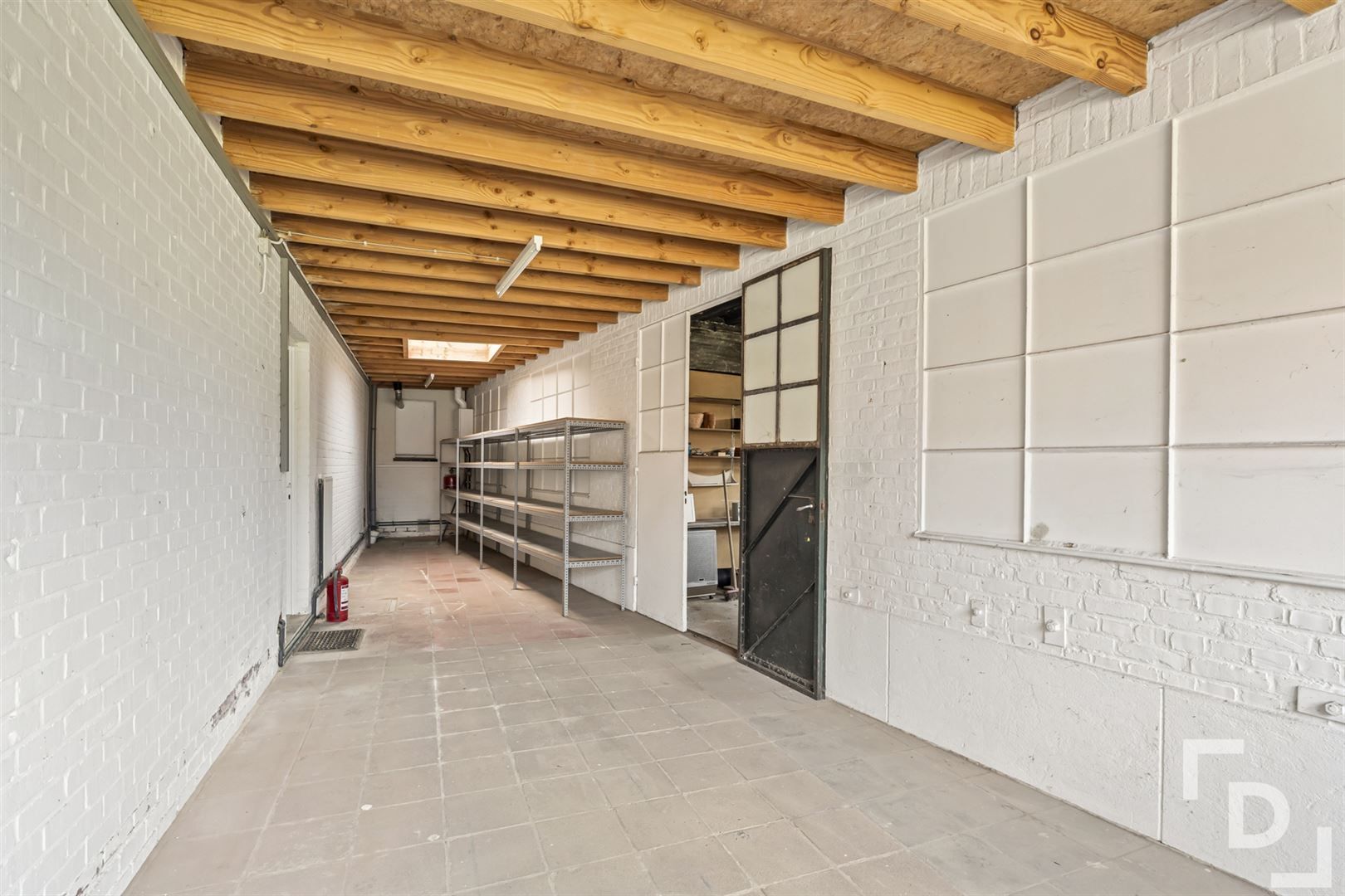 Ruime handelszaak met woonst & verhuurd appartement te koop in Poelkapelle. foto 42